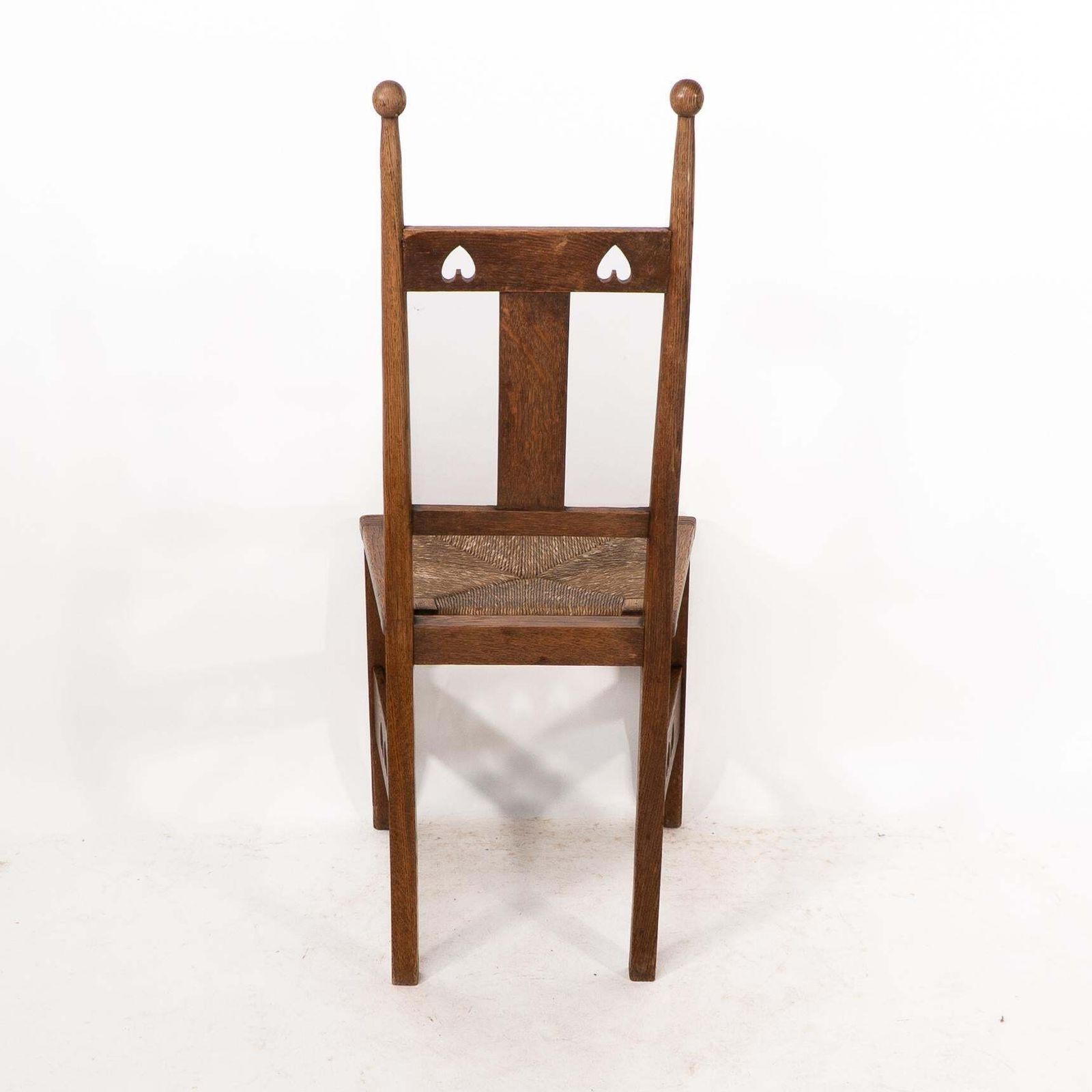 photo vinterior Shapland & Petter. An Arts & Crafts Oak Desk Or Side Chair With Pierced Hearts