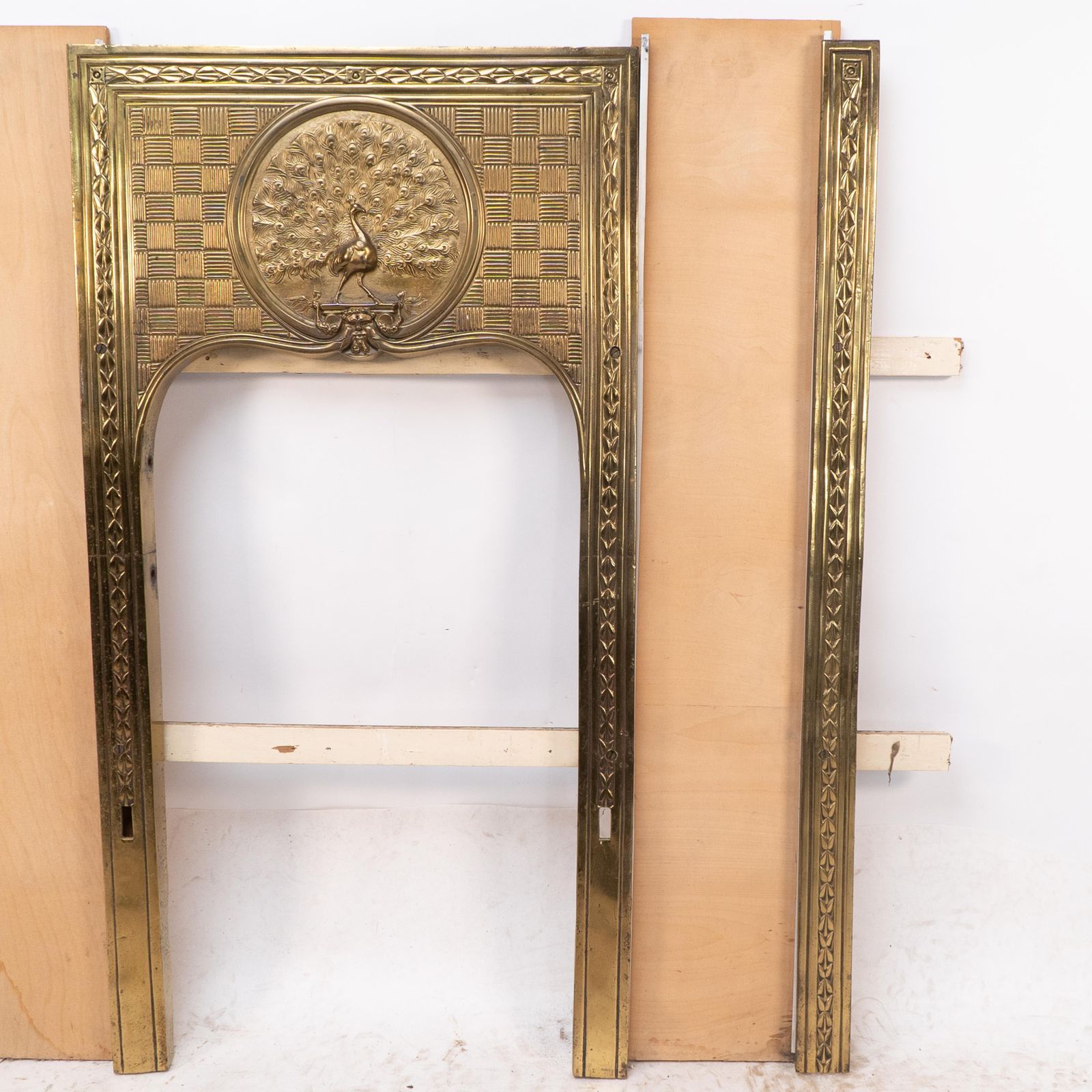 T. Elsley Attri. Aesthetic Movement Brass Fire Insert W. Upper Central Peacock photo vinterior