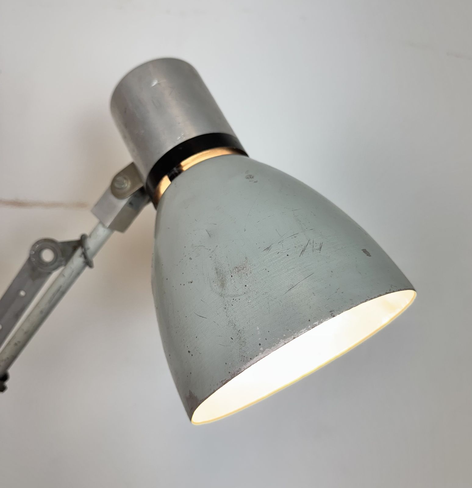 photo vinterior Industrial Grey Scissor Wall Lamp, 1960s