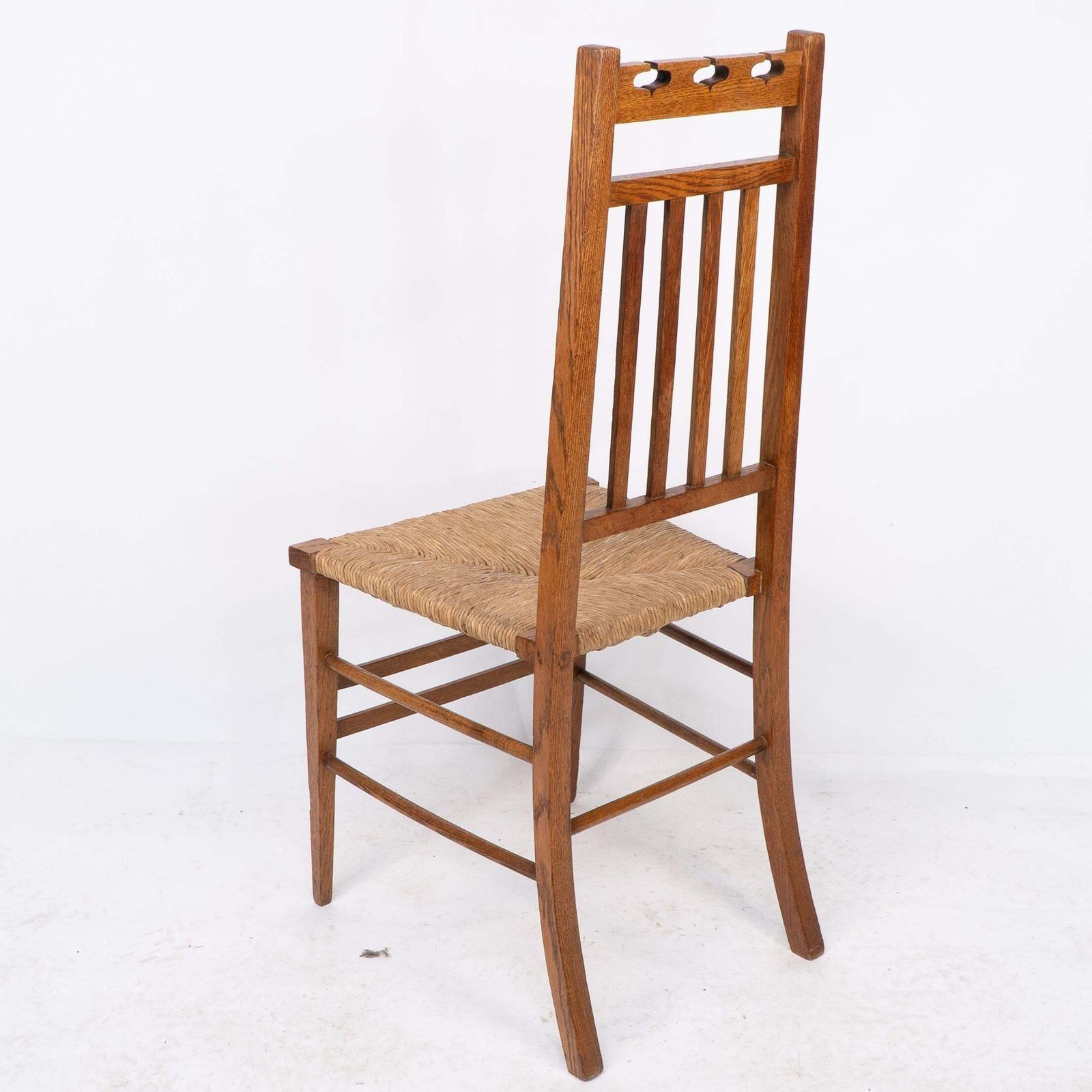 photo vintage E A Taylor Attri For Wylie & Lochhead. A Pair Of Arts & Crafts Side Chairs