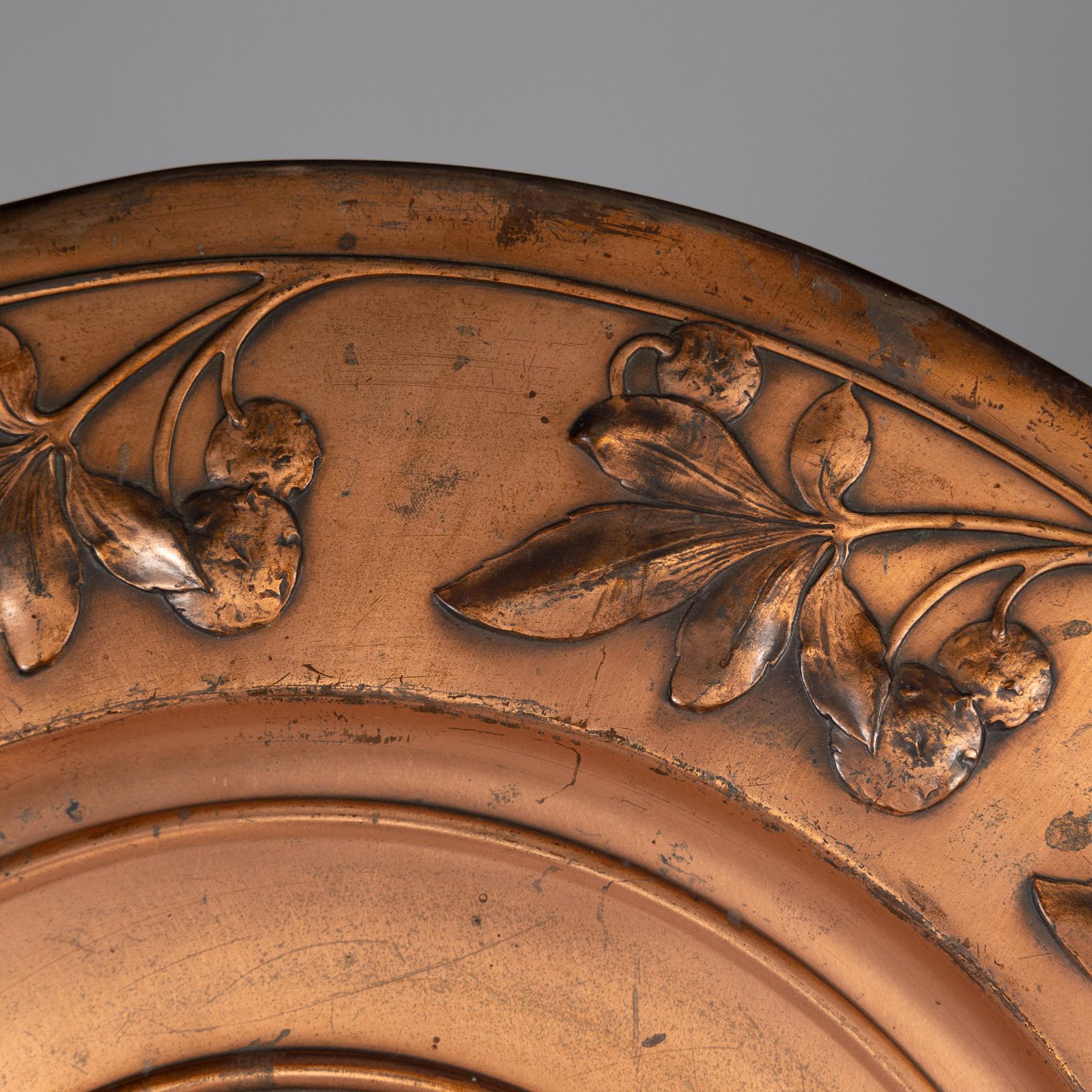 photo vinterior Wmf. A Pair Of Brass Wall Plaques Embossed With A Lady's And Gentleman's Heads