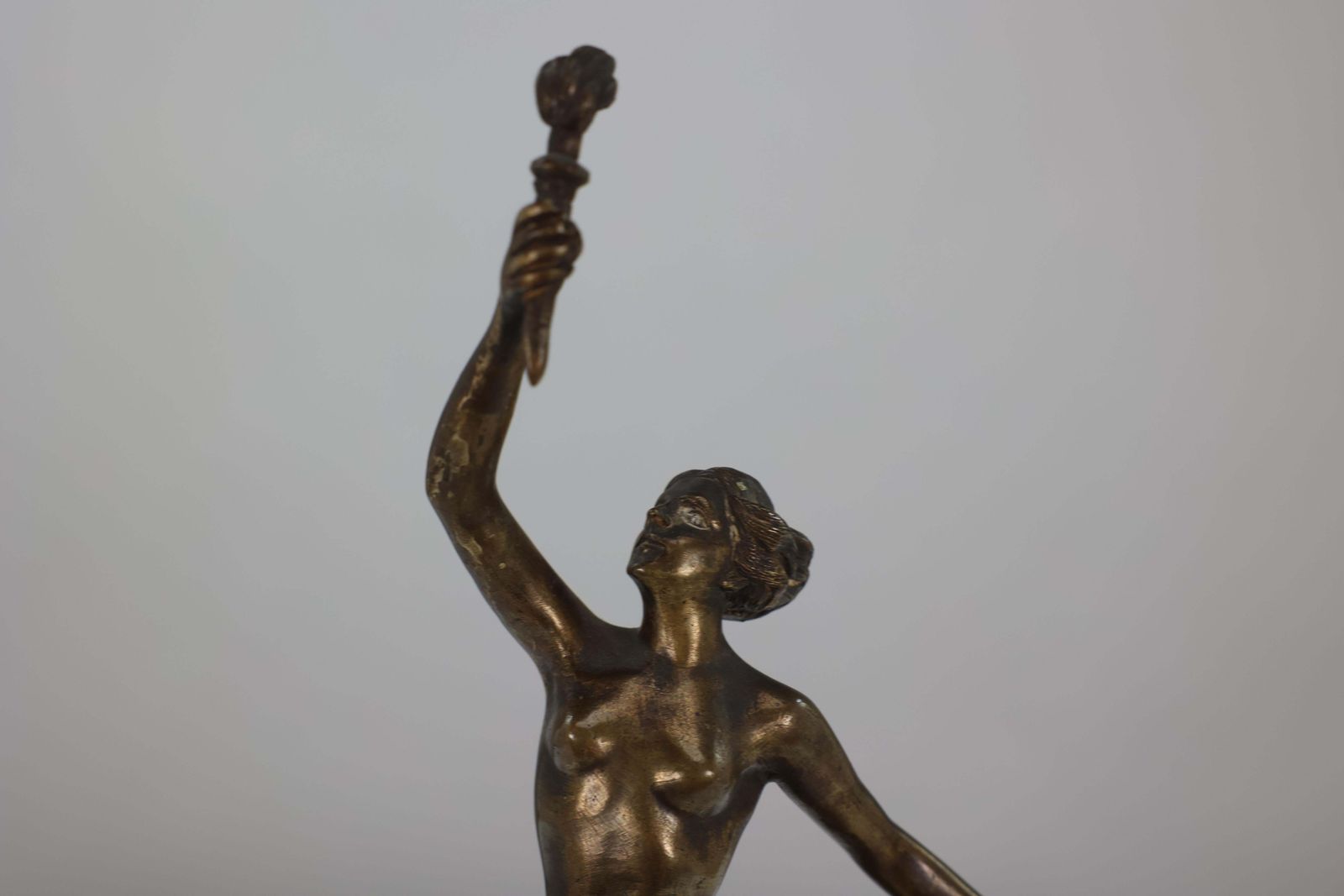 B V Fernandez. An Art Deco Bronze Figure On An Onyx Base photo Art