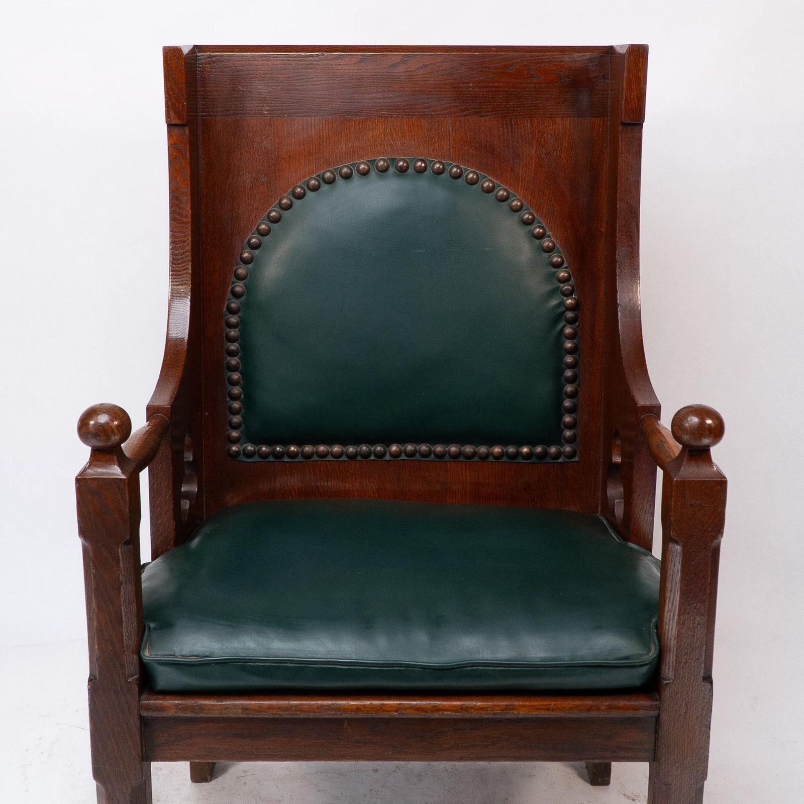 Liberty And Co. A Good Quality Arts And Crafts Oak Armchair With Leather Cushion photo vinterior