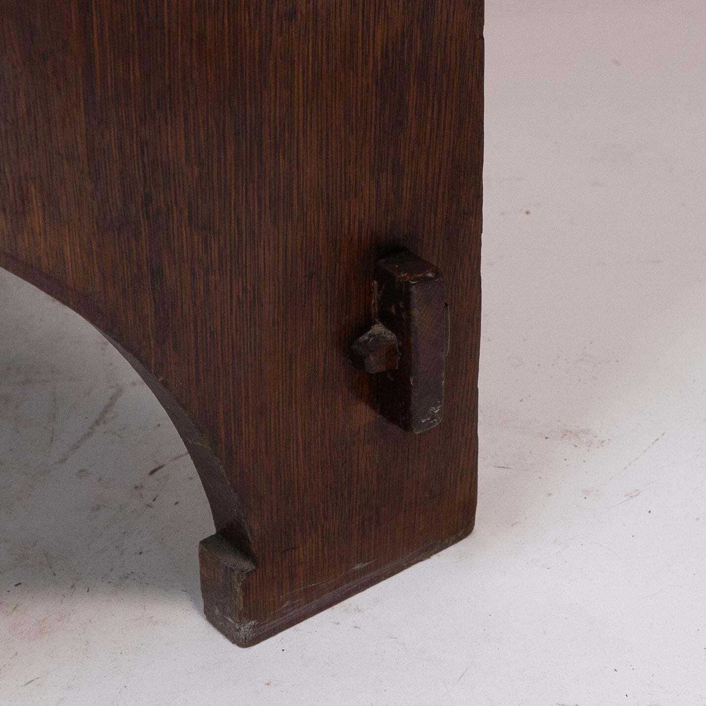 photo vintage Liberty And Co. A Good Quality Arts And Crafts Oak Armchair With Leather Cushion