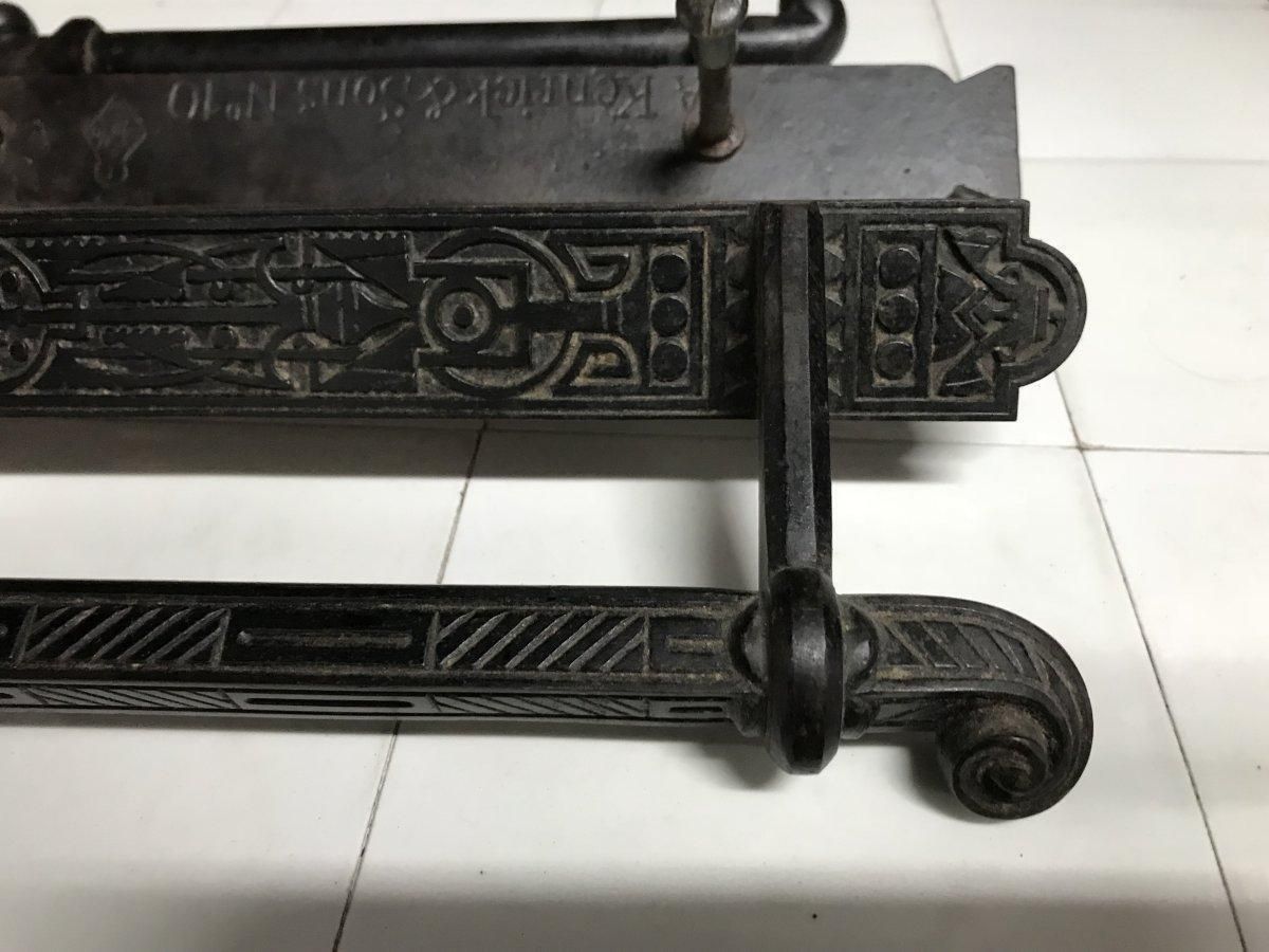 DR C Dresser, Kenrick A Pair Of Aesthetic Movement Cast Iron Torii Style Handles photo vinterior