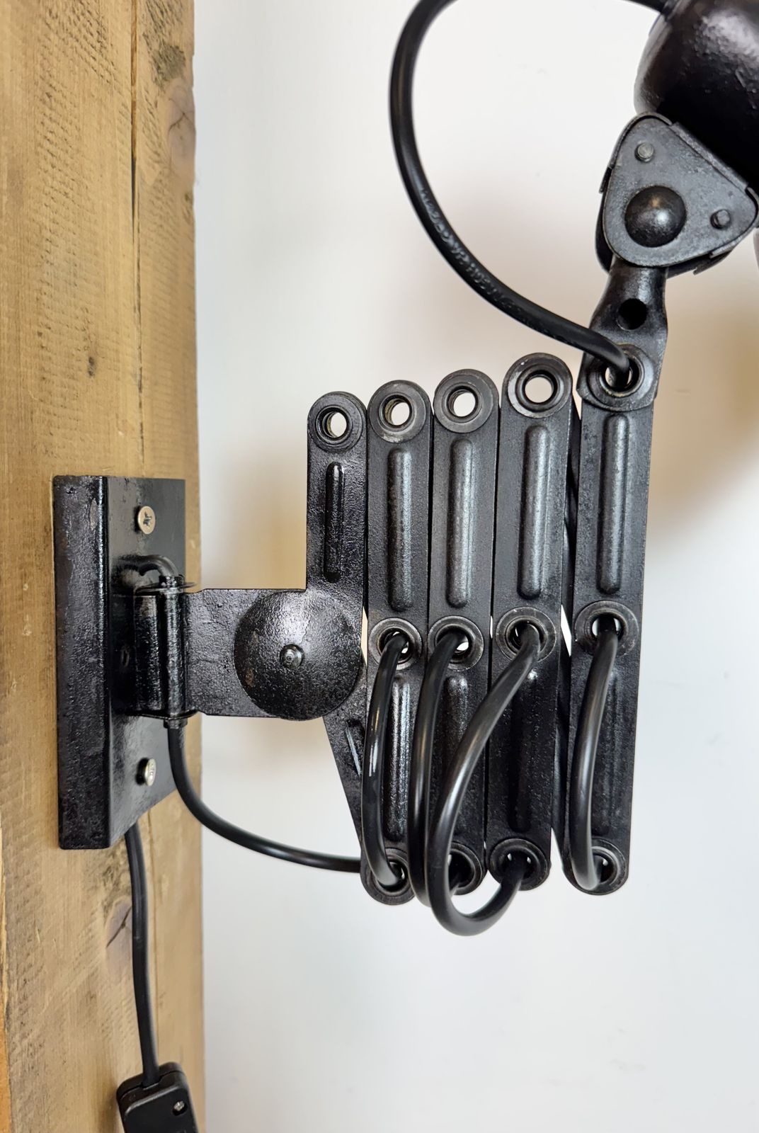 photo vinterior Industrial Black Scissor Wall Lamp, 1950s