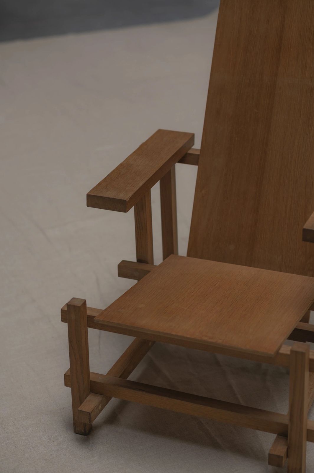 Modernist Armchair In The Manner Of Gerrit Rietveld   C.1960s photo vinterior