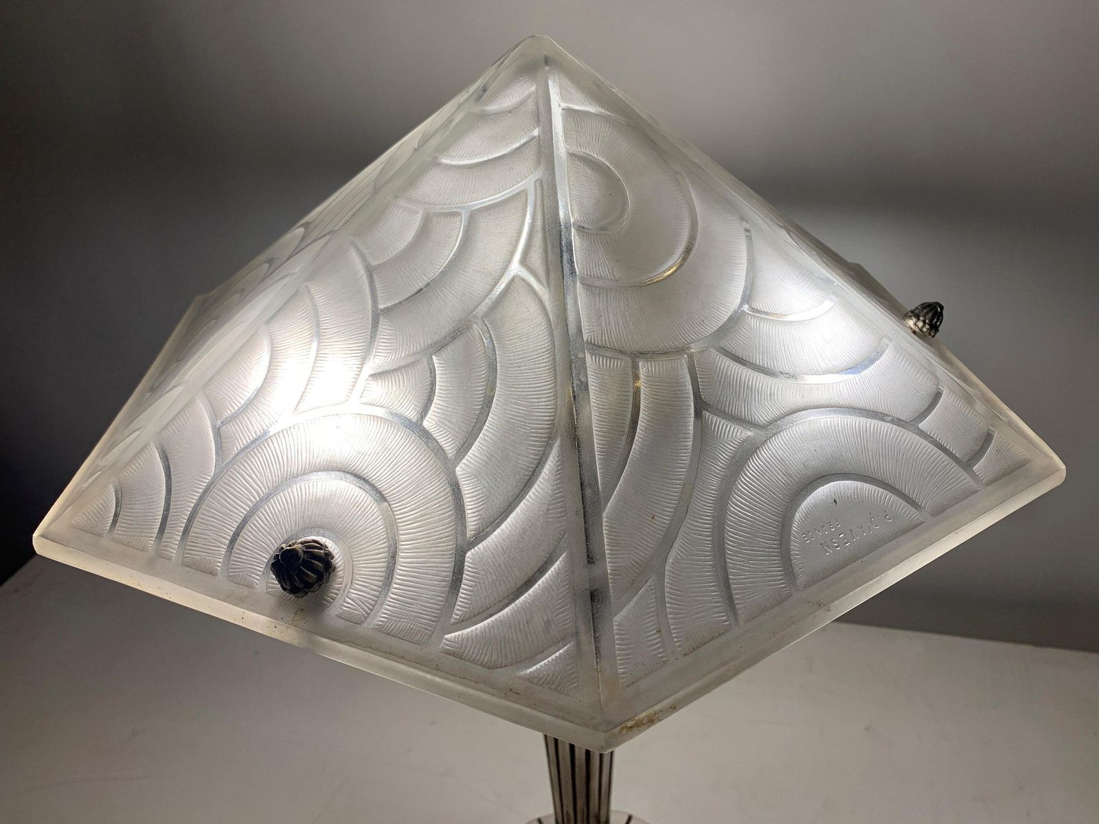 Art Deco Table Lamp In White Frosted Press Molded Glass Signed"P.D'avesn France" photo vintage