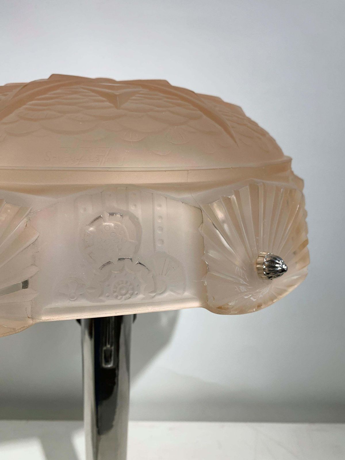Art Deco Table Lamp In Press Molded Glass Signed "Muller Frères Luneville" photo vintage