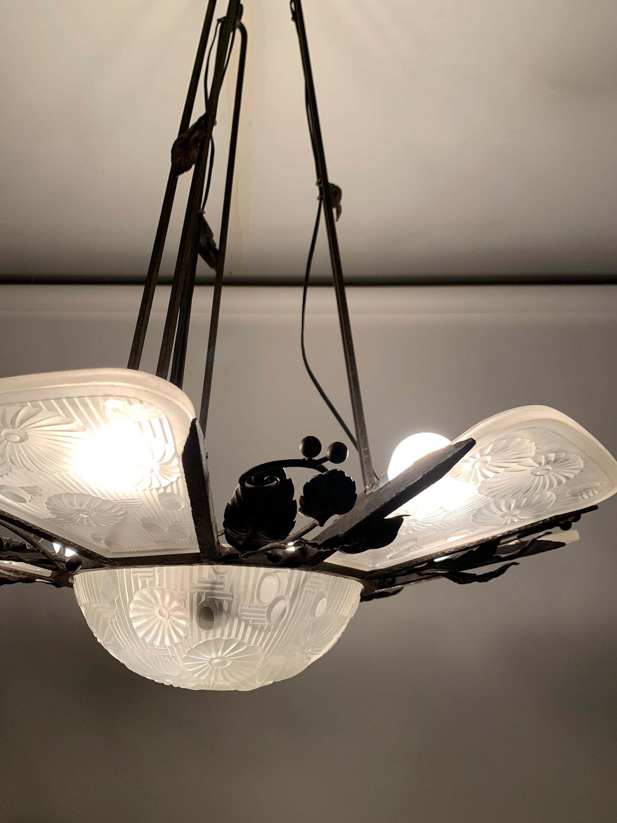 photo vintage French Art Deco Chandelier In Wrought Iron And Press Molded Glass, Circa 1930's