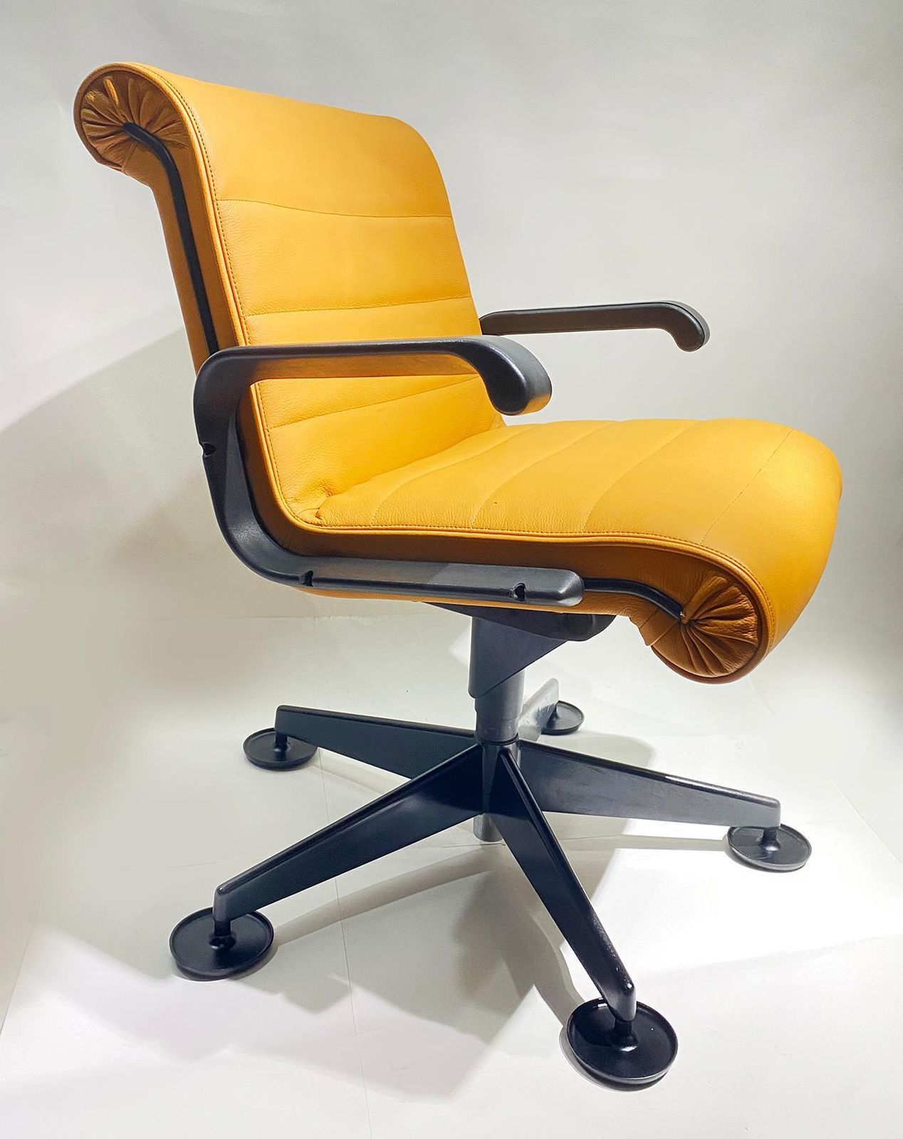 Pair Of Richard Sapper For Knoll Executive Desk Chairs photo Furniture