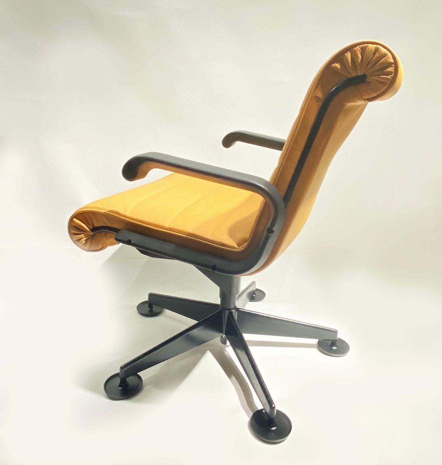 Pair Of Richard Sapper For Knoll Executive Desk Chairs photo 3758.0