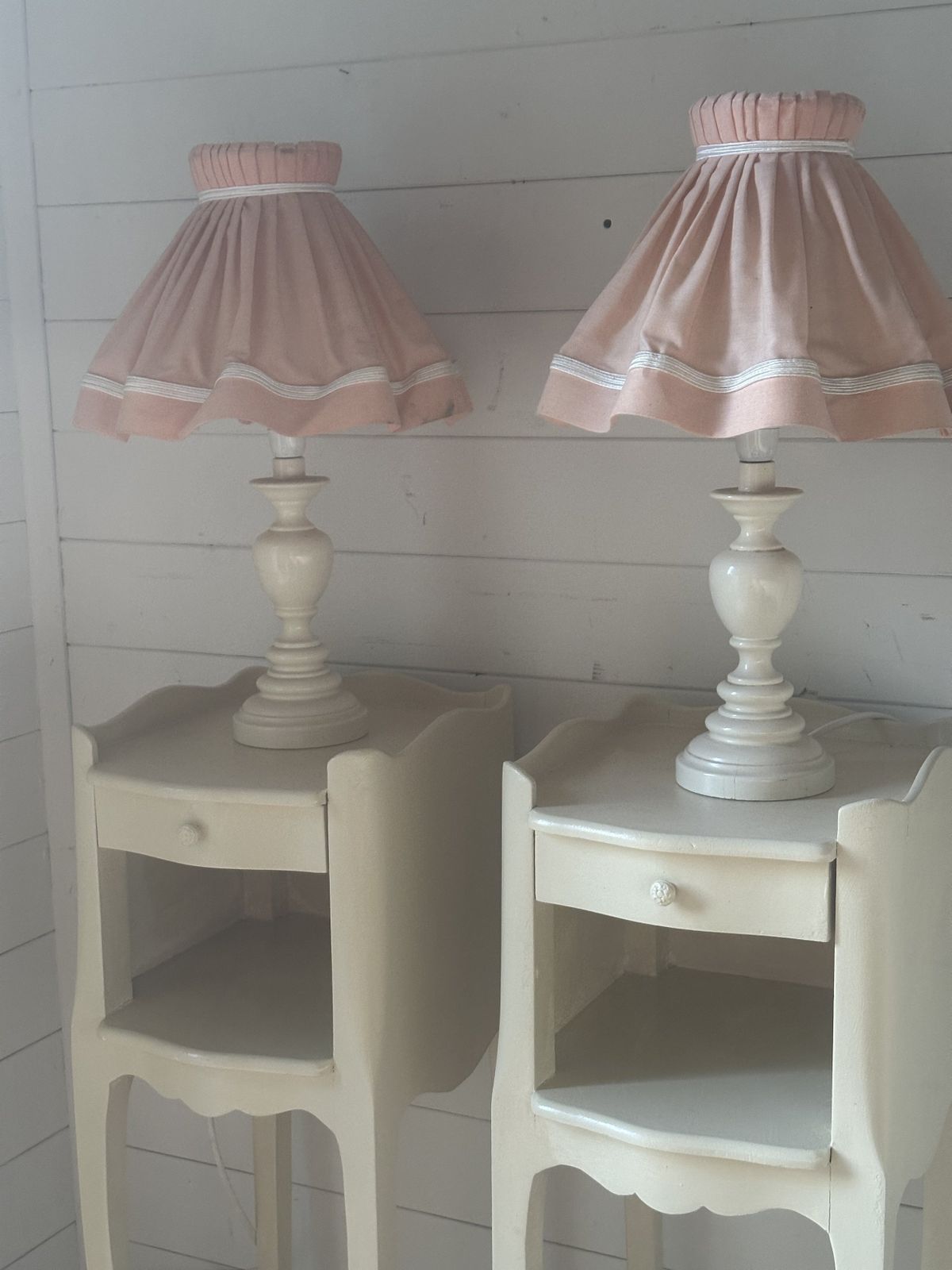 Pretty Pair Of French Vinrage Lamps photo for sale