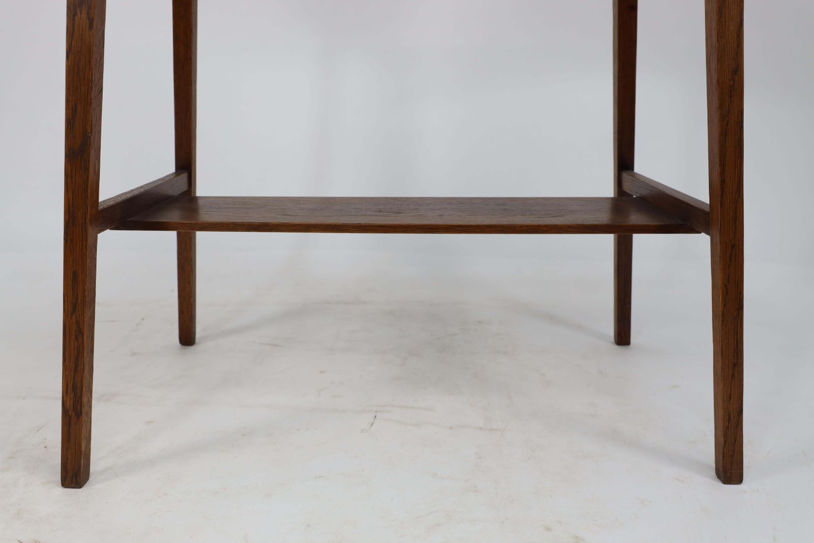 photo vintage Waring & Gillow. A Pair Of Oak Arts And Crafts Glasgow Style Side Table