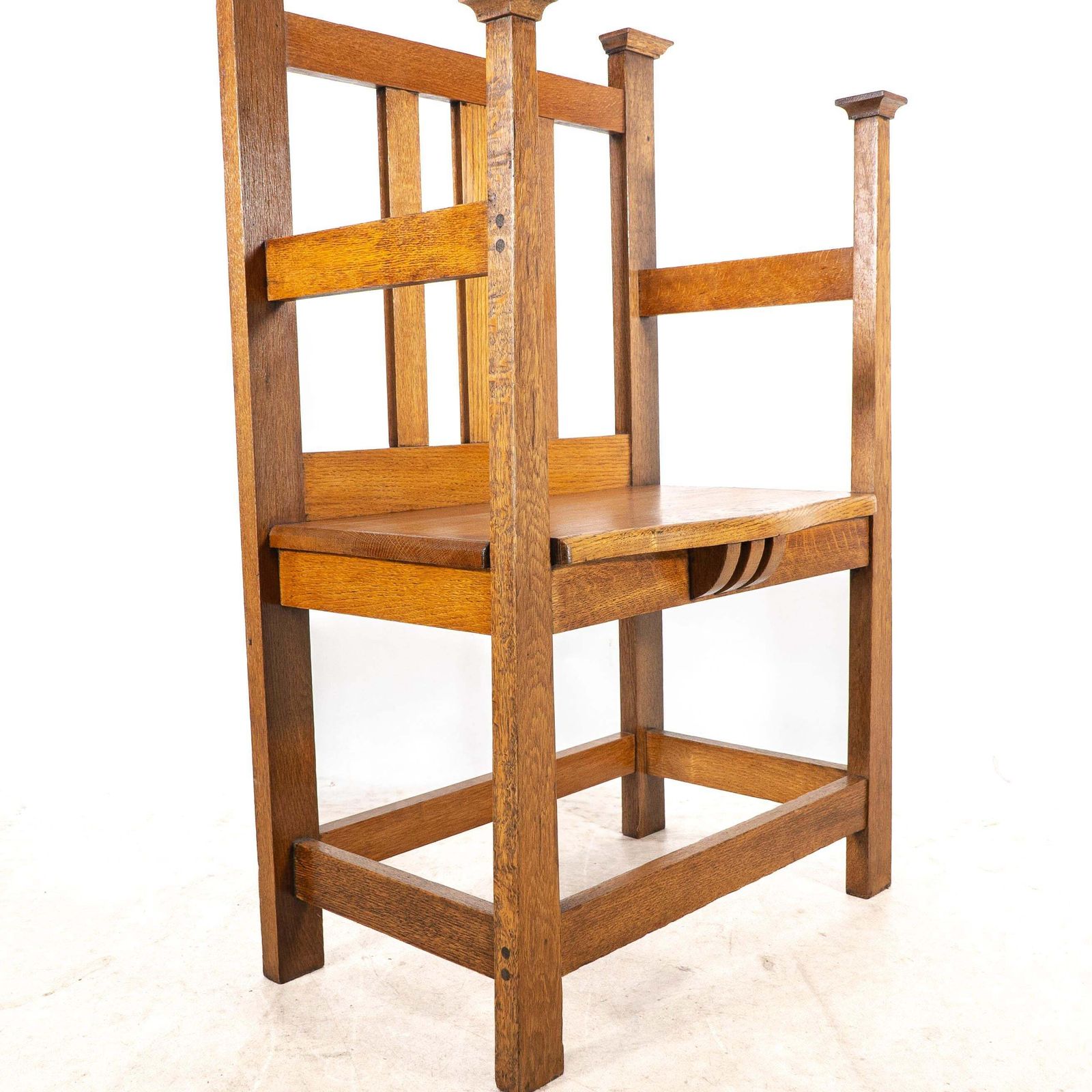 photo vinterior An Arts And Crafts Hall Seat In The Glasgow Style With Extended Capped Tops