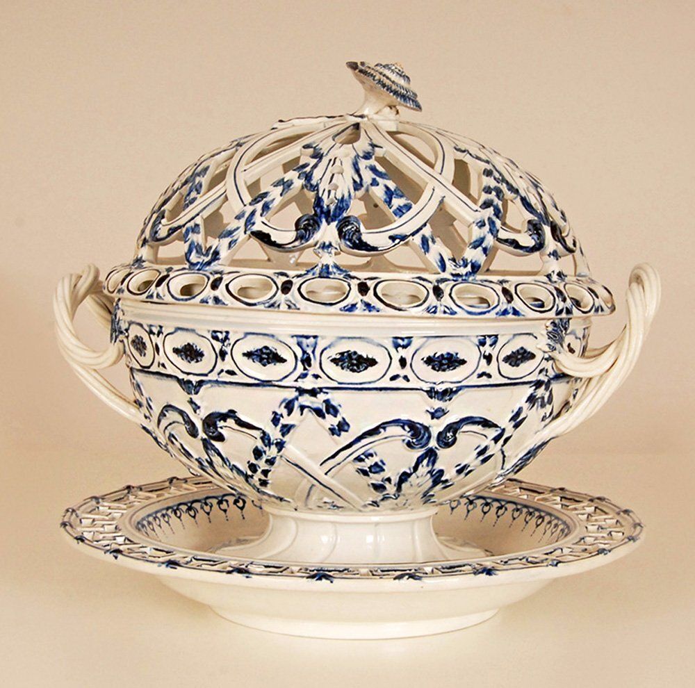 photo furniture Pierced Lattice Tableware Basket From Wedgwood, 18th Century, Set Of 3