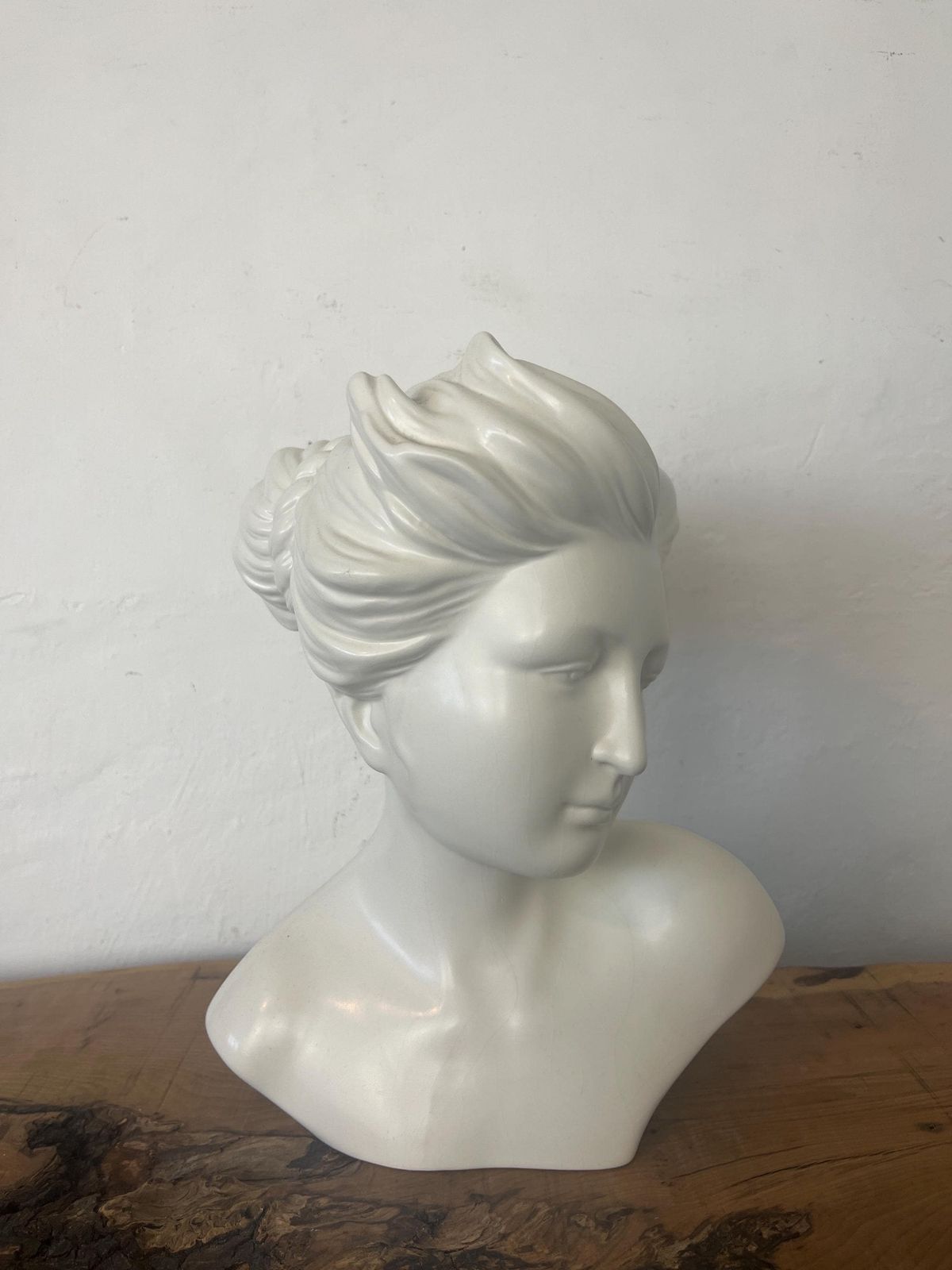 Elegant Vintage Art Deco Lady Classical Sculpture Bust photo vinterior