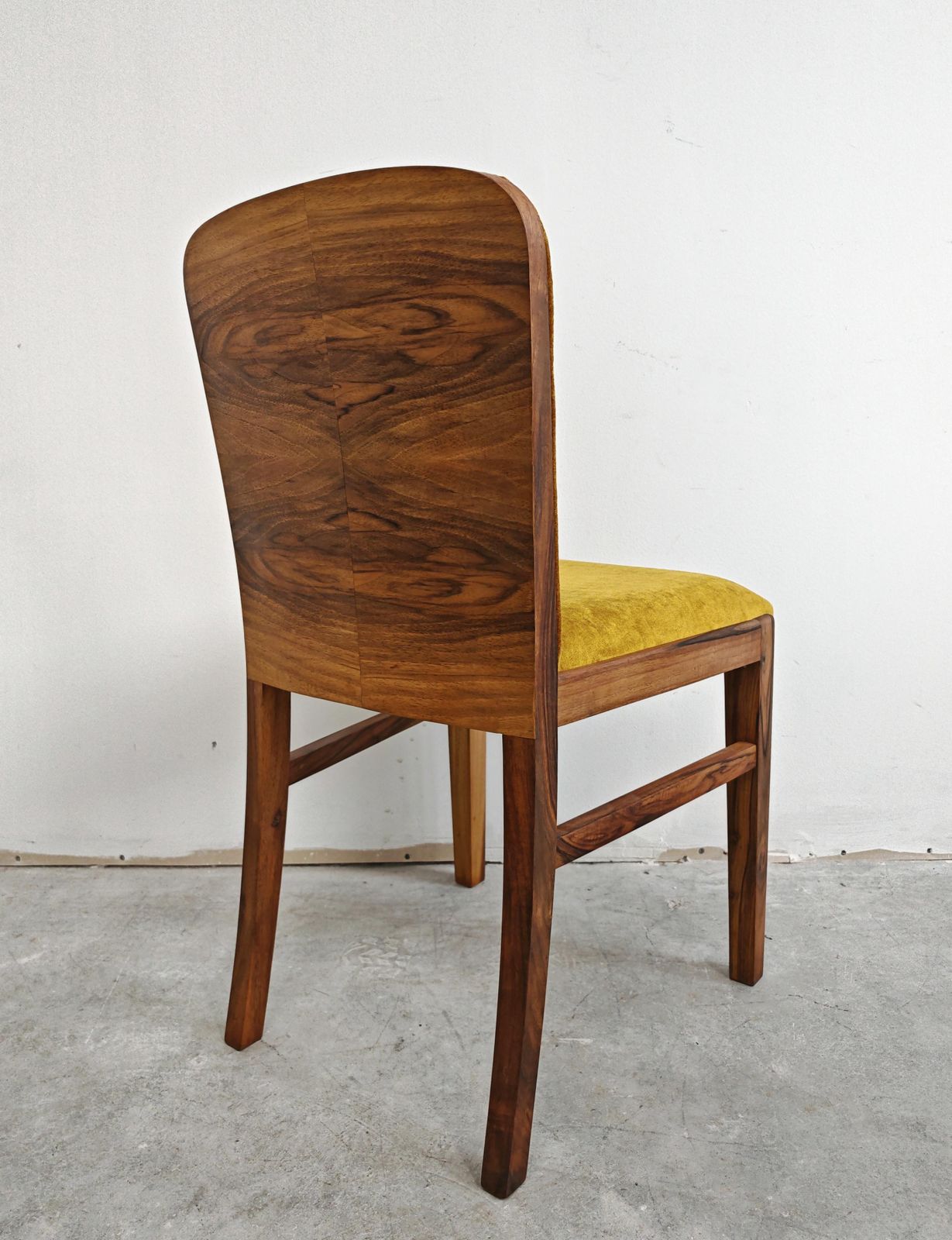 photo furniture Set Of 4 Art Deco Chairs In Walnut Root Veneer, Upholstered In Old Gold Plush