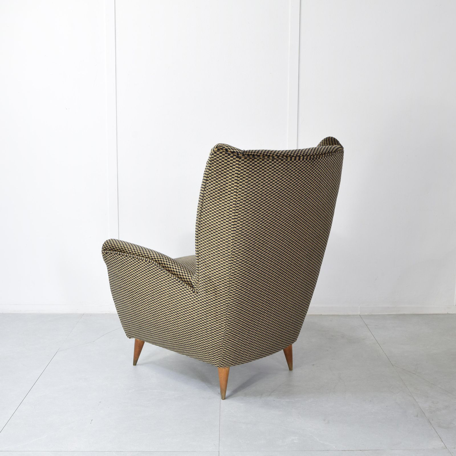 Armchair Manufactured By Isa Attributed To Gio Ponti 1950s. photo vintage