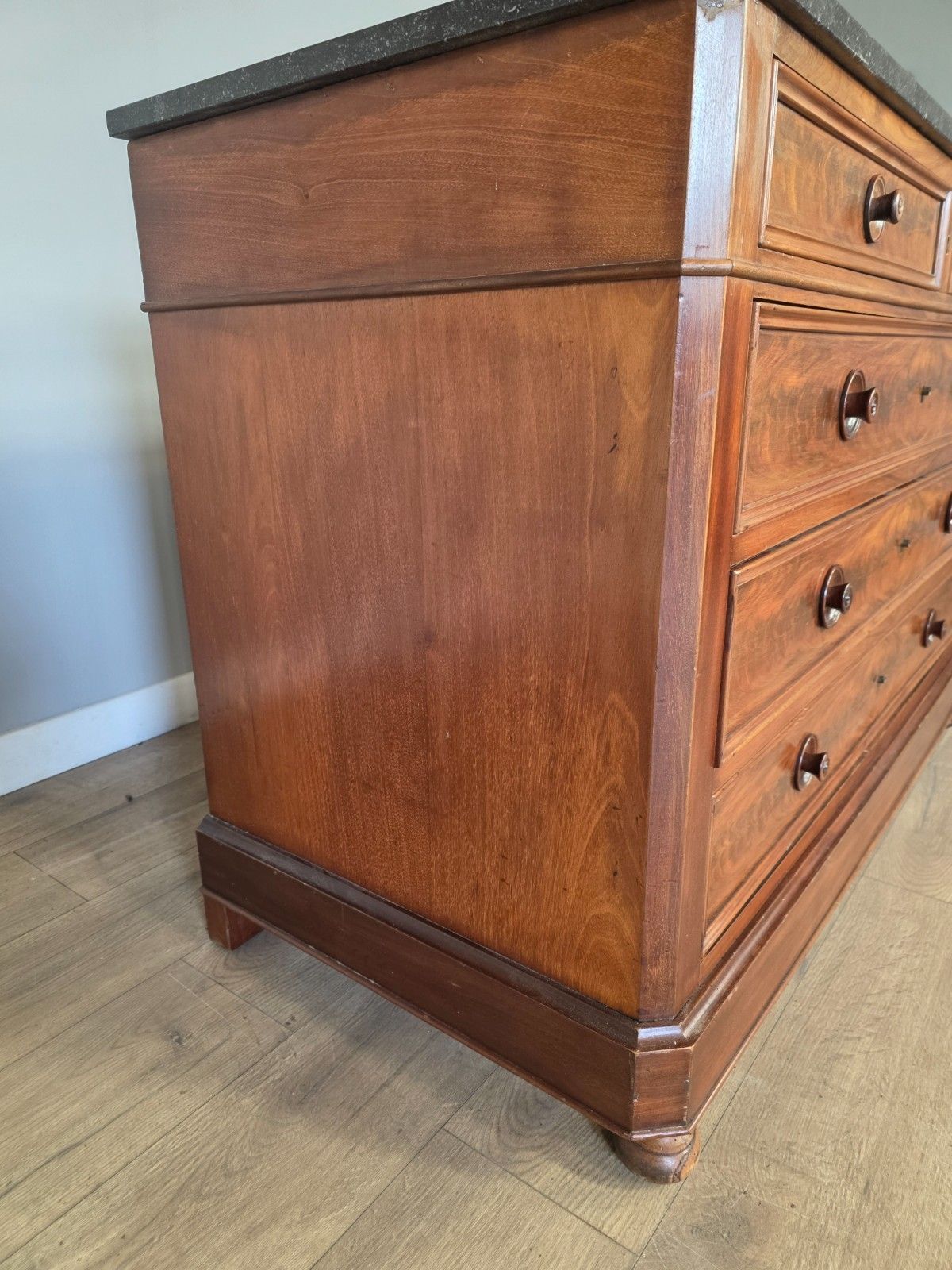 photo vintage French Mahogany Victorian Marble Top Chest Of Drawers