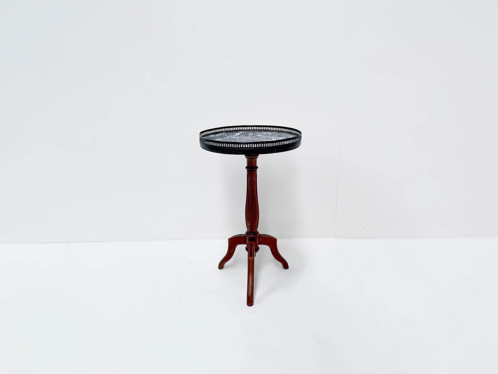 photo furniture Antique Pedestal Side Table With Marble Top And Brass Gallery, Early 20th Century