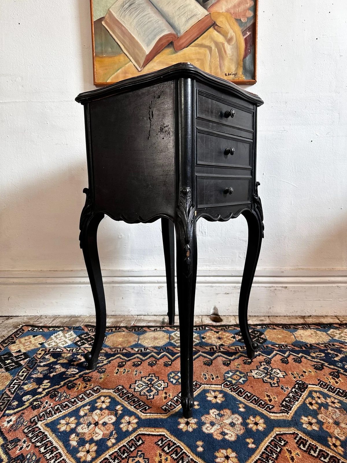 photo vinterior French Louis XV, Marble Top Bedside Table