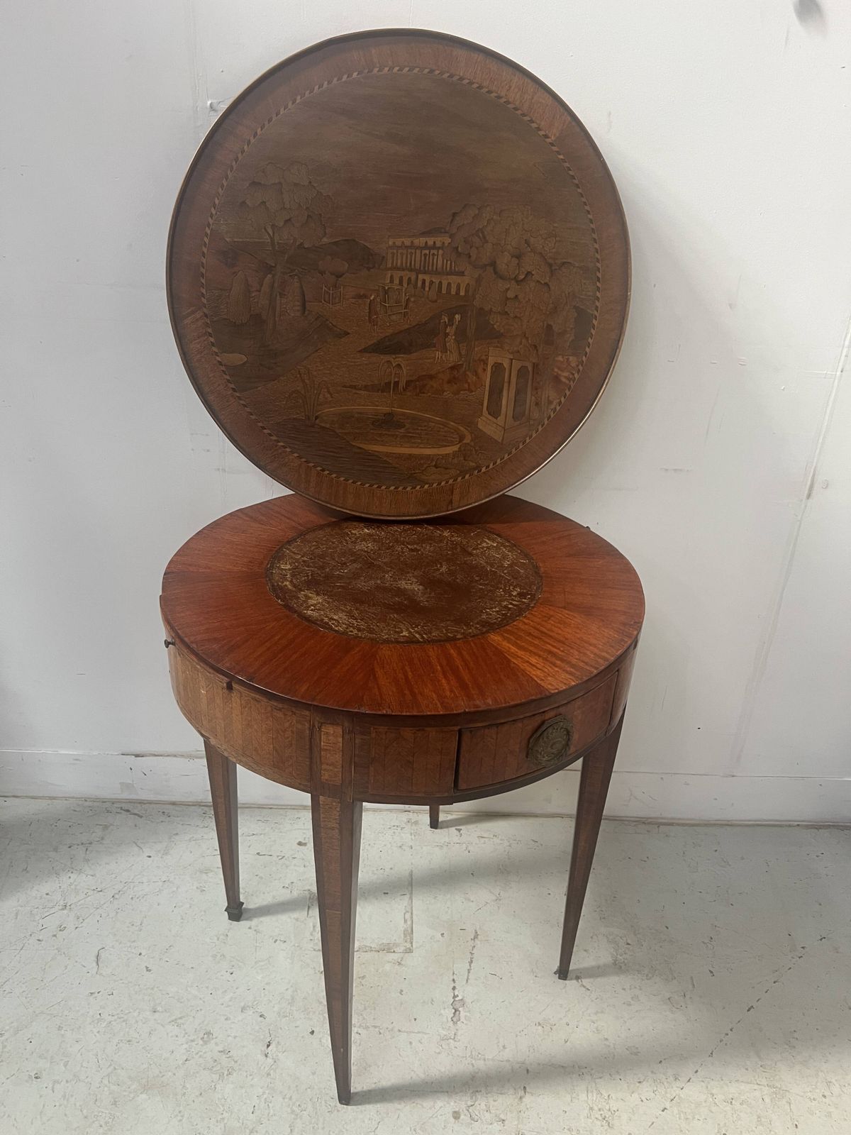 photo vinterior Louis XVI Style Marquetry Pedestal Table With Removable Top, 20th Century
