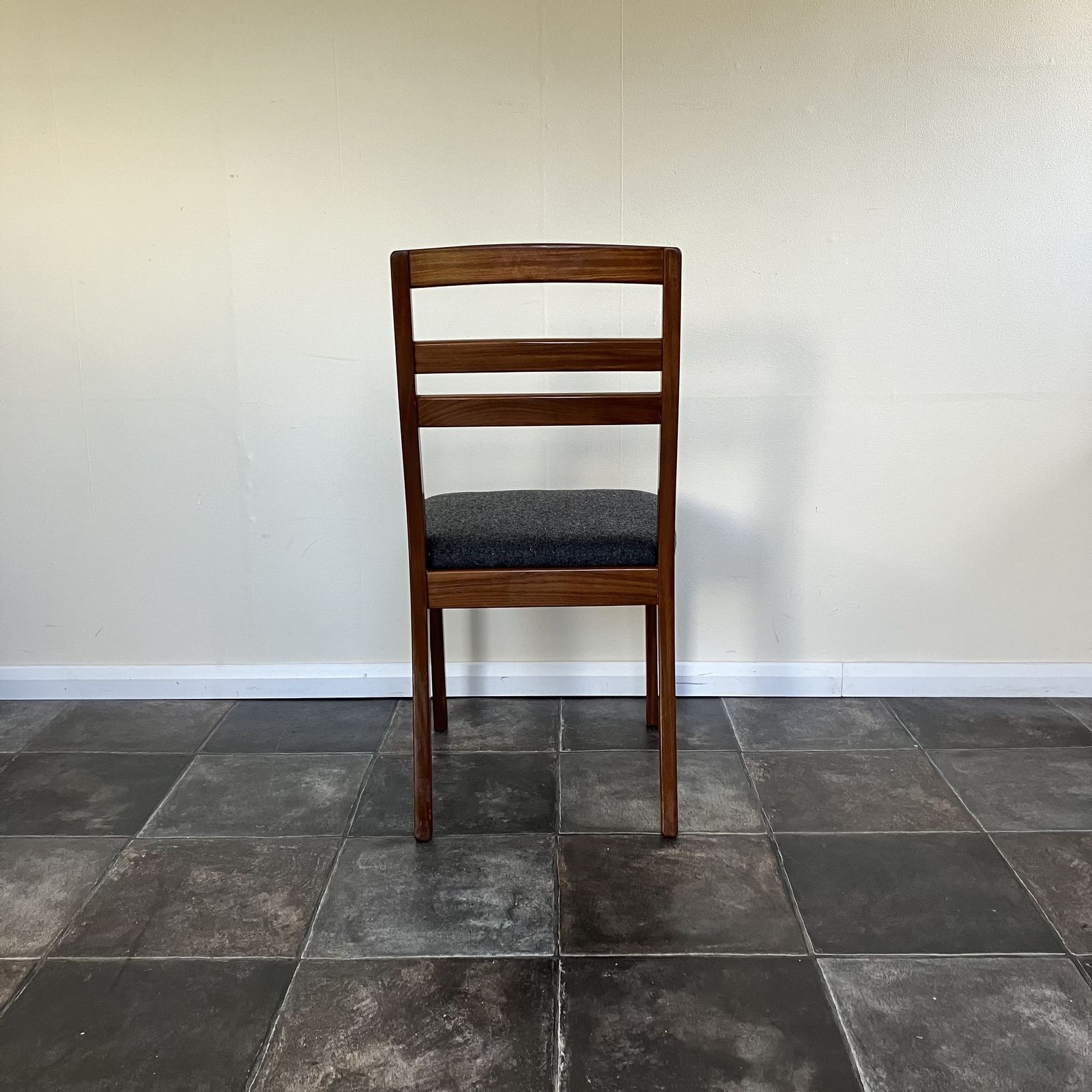photo vinterior Mid Century Ladder Back Teak Dining Chairs By Nathan: Reupholstered Anthracite Grey Wool, Scandi Design, Set Of 4
