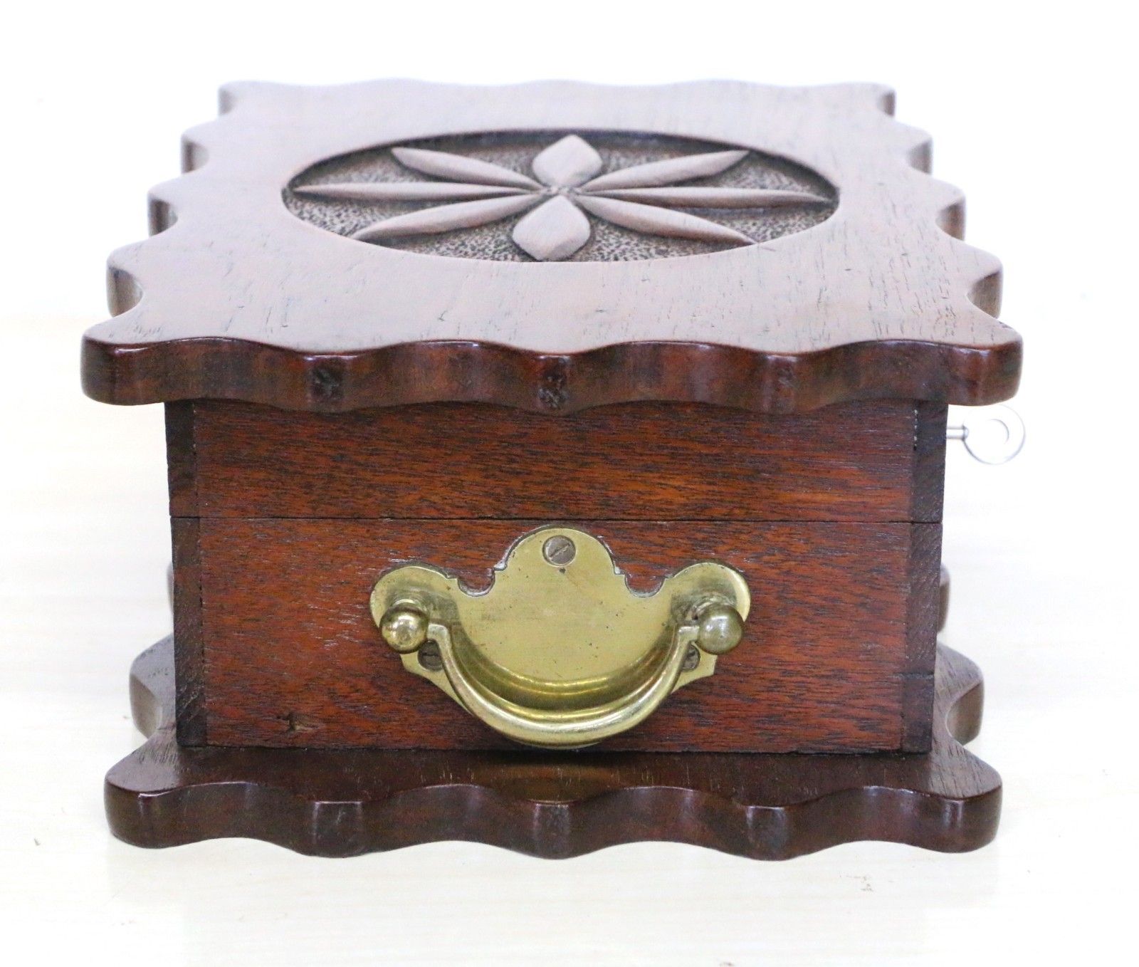 Antique Carved Box Mahogany Hinged + Lock Beautiful Design Arts & Crafts Period photo 179.0