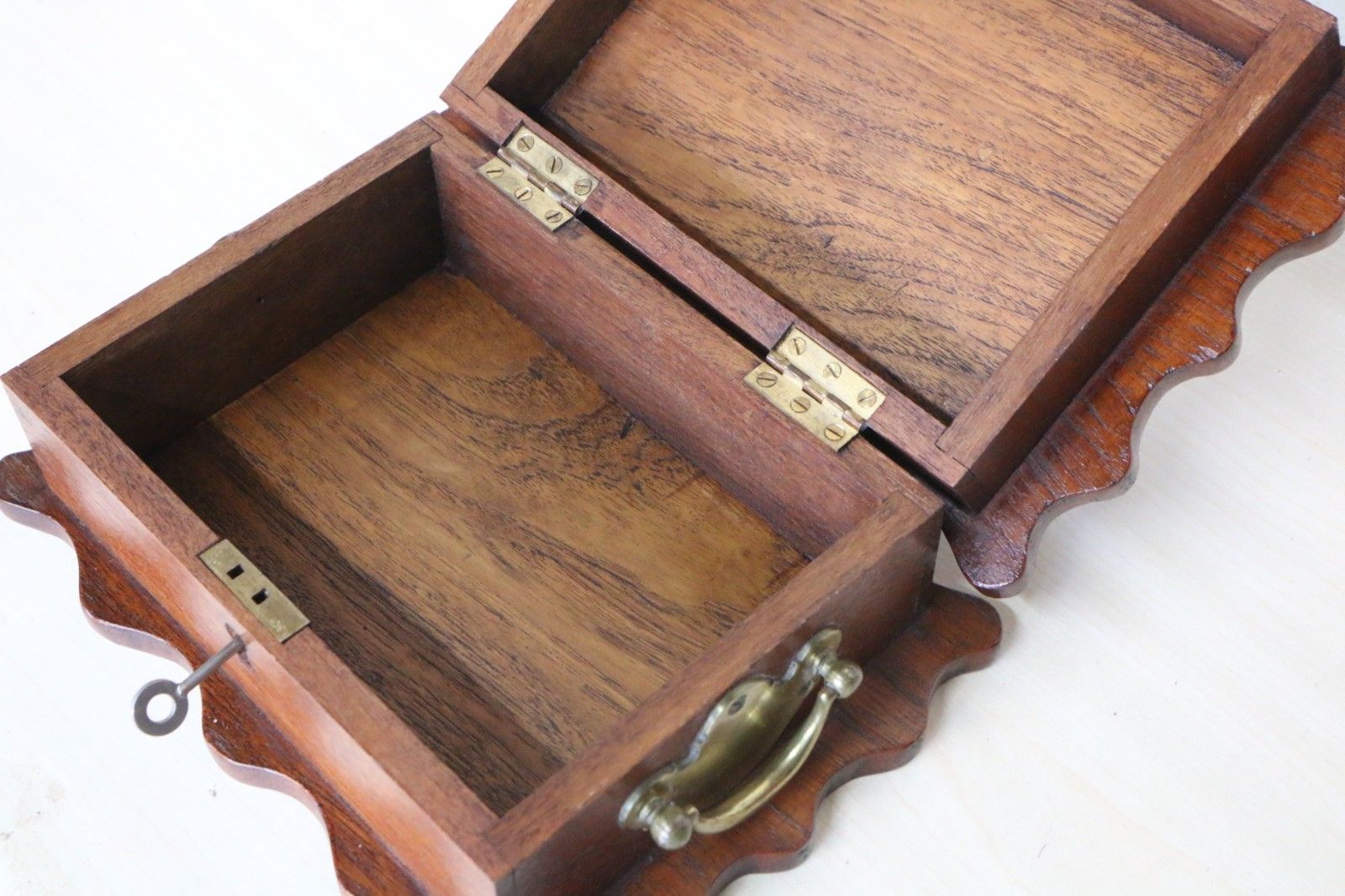 Home Decor Antique Carved Box Mahogany Hinged + Lock Beautiful Design Arts & Crafts Period photo