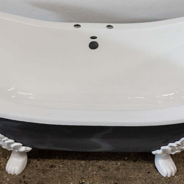 Home Decor Reclaimed Cast Iron Roll Top Bath Tub With Claw Feet photo