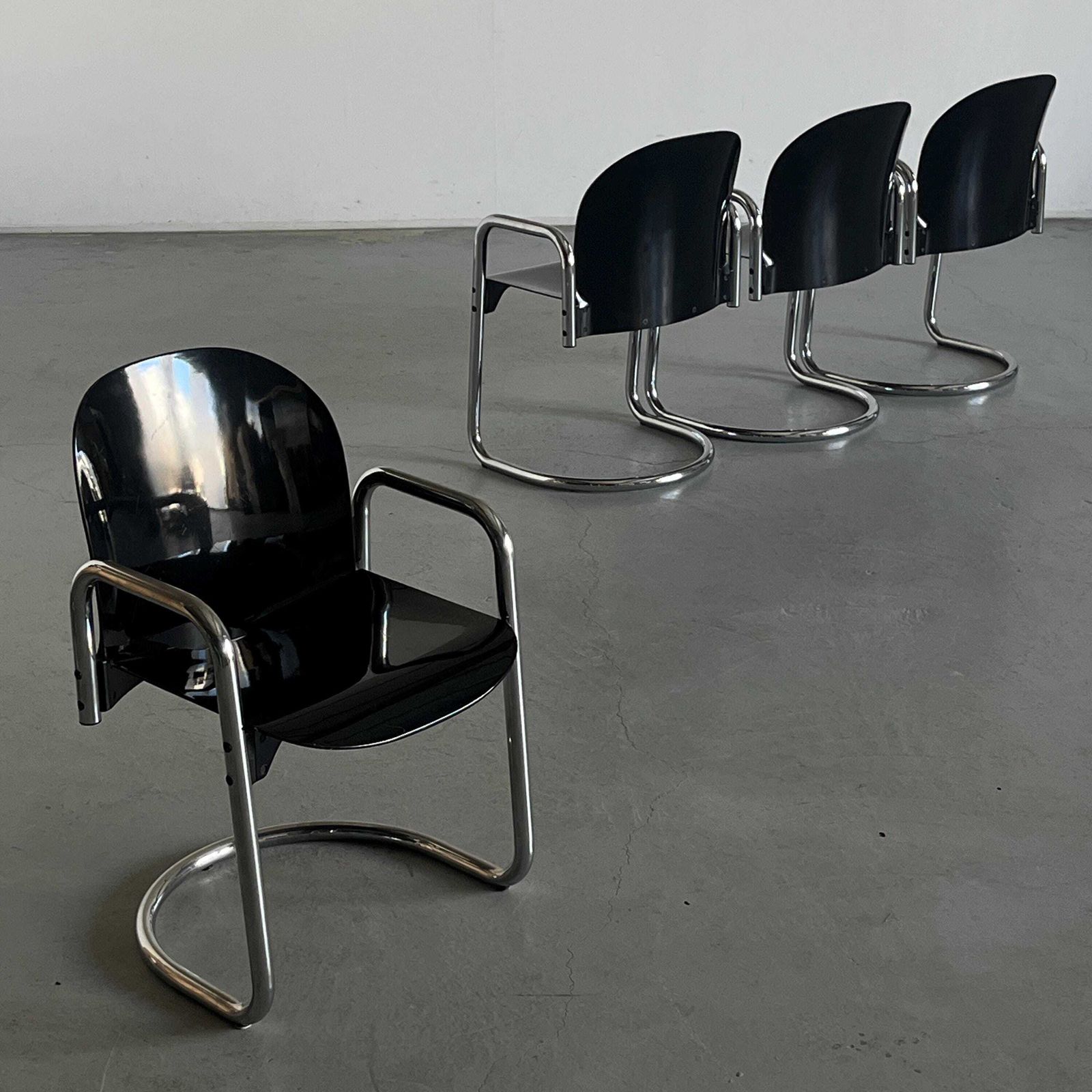 Set Of 4 'Dialogo Dessau' Cantilever Dining Chairs By Afra And Tobia Scarpa For B&B Italia, 1970s Italy photo furniture