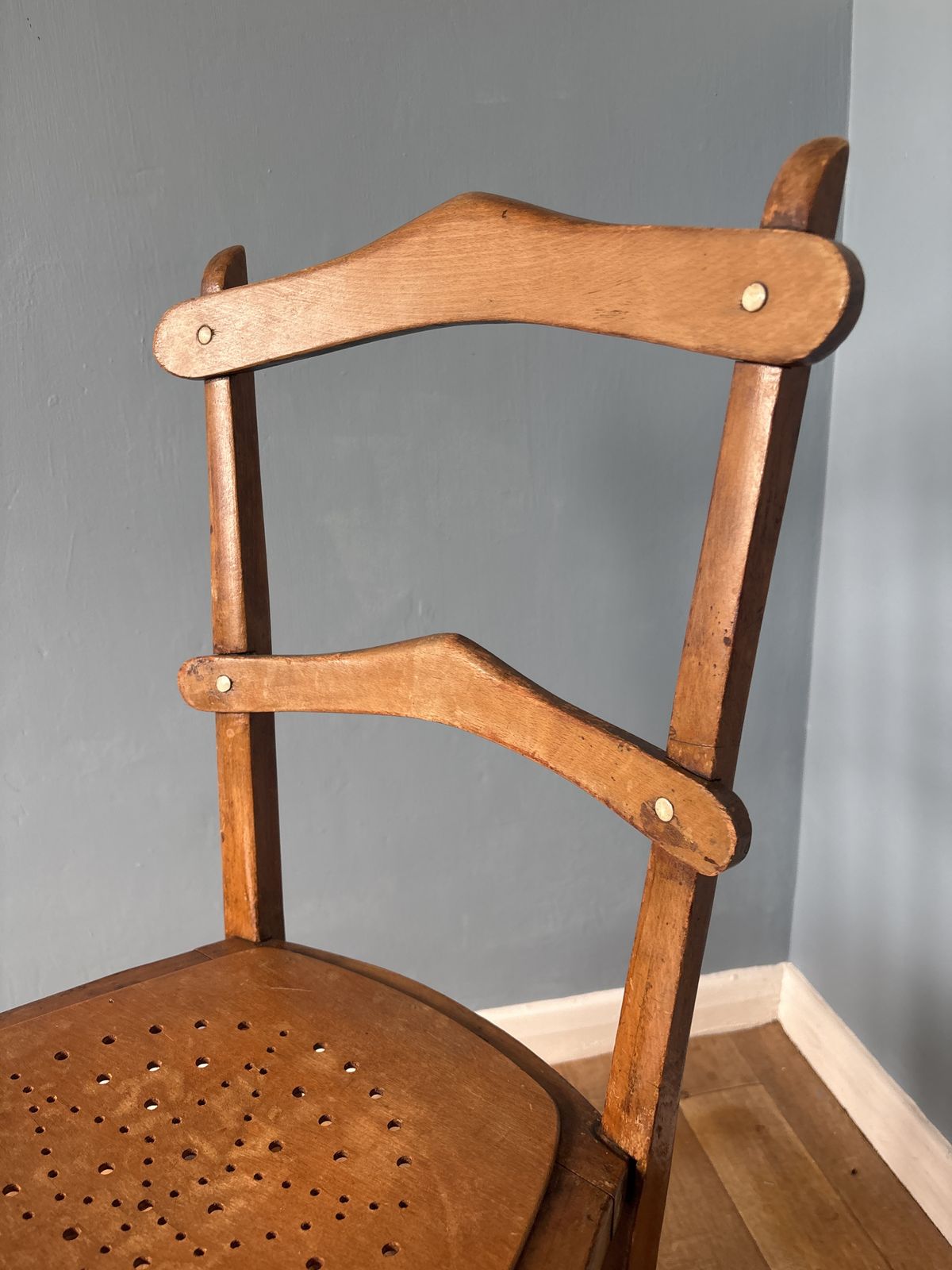 Luterma Estonia Antique Punched Seat Wooden Dining Chair photo Furniture