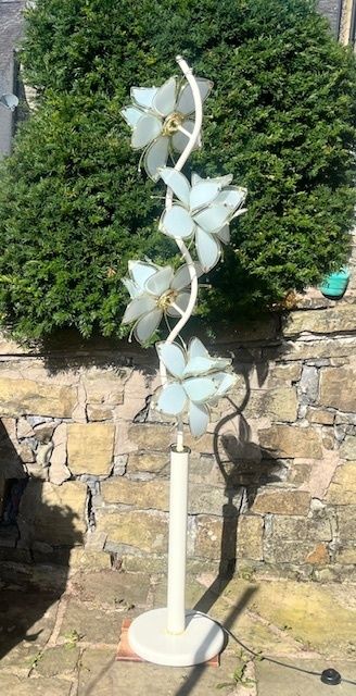1980s Hollywood Regency Rare All White Italian Glass Lotus Flower Lamp photo Lighting