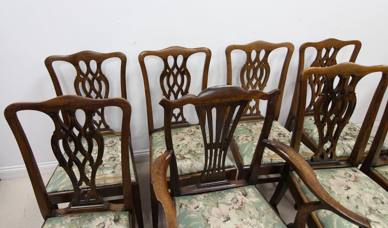 photo furniture Set Of 8 Vintage Chippendale Style Dining Or Occasional Chairs