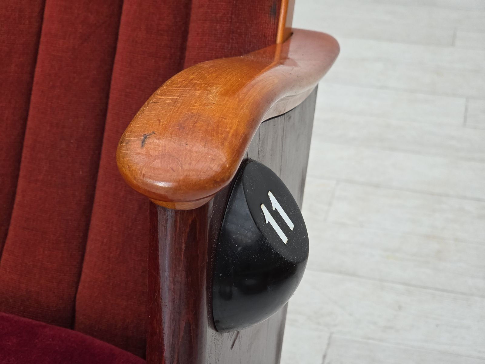 Ca. Jaren 1950, Deense Bioscoop /Theaterfauteuils, Meubelvelours, Goede Staat. photo for sale