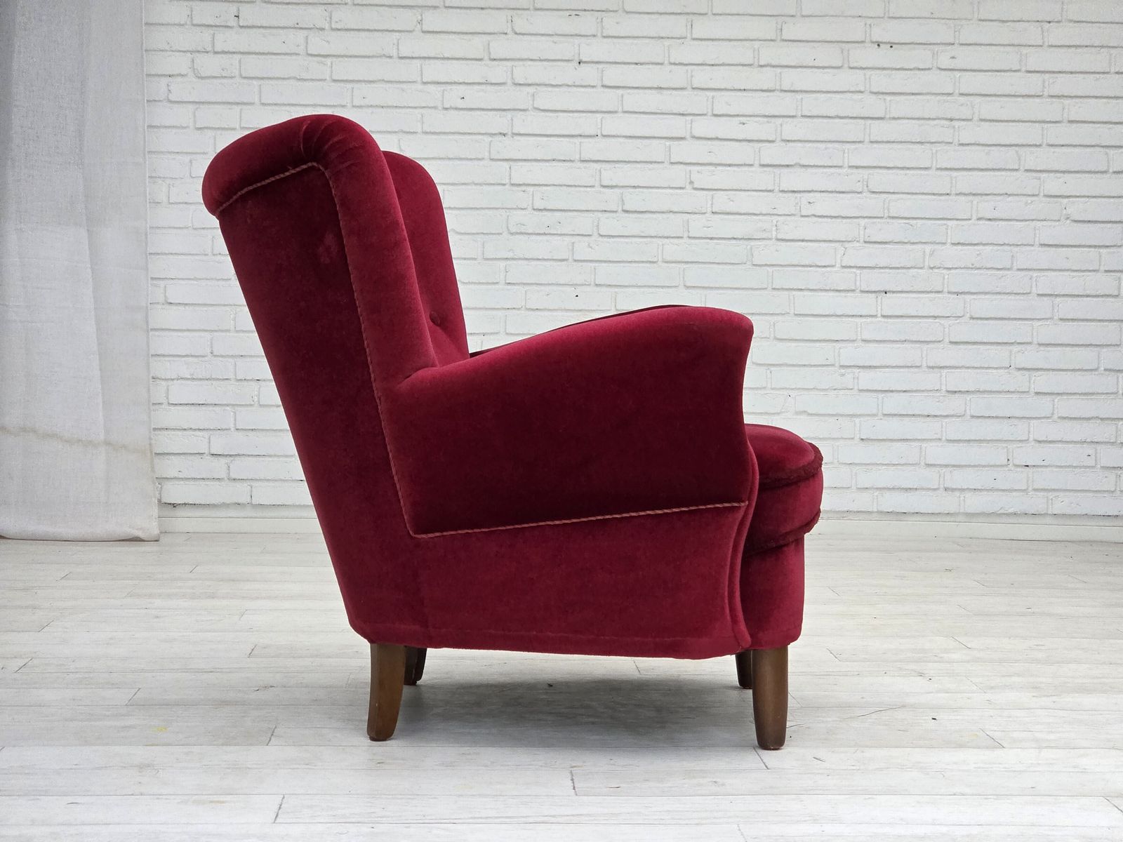 Ca. Jaren 1960, Deense Fauteuil, Kersrood Meubelvelours, Beukenhouten Poten. photo buy