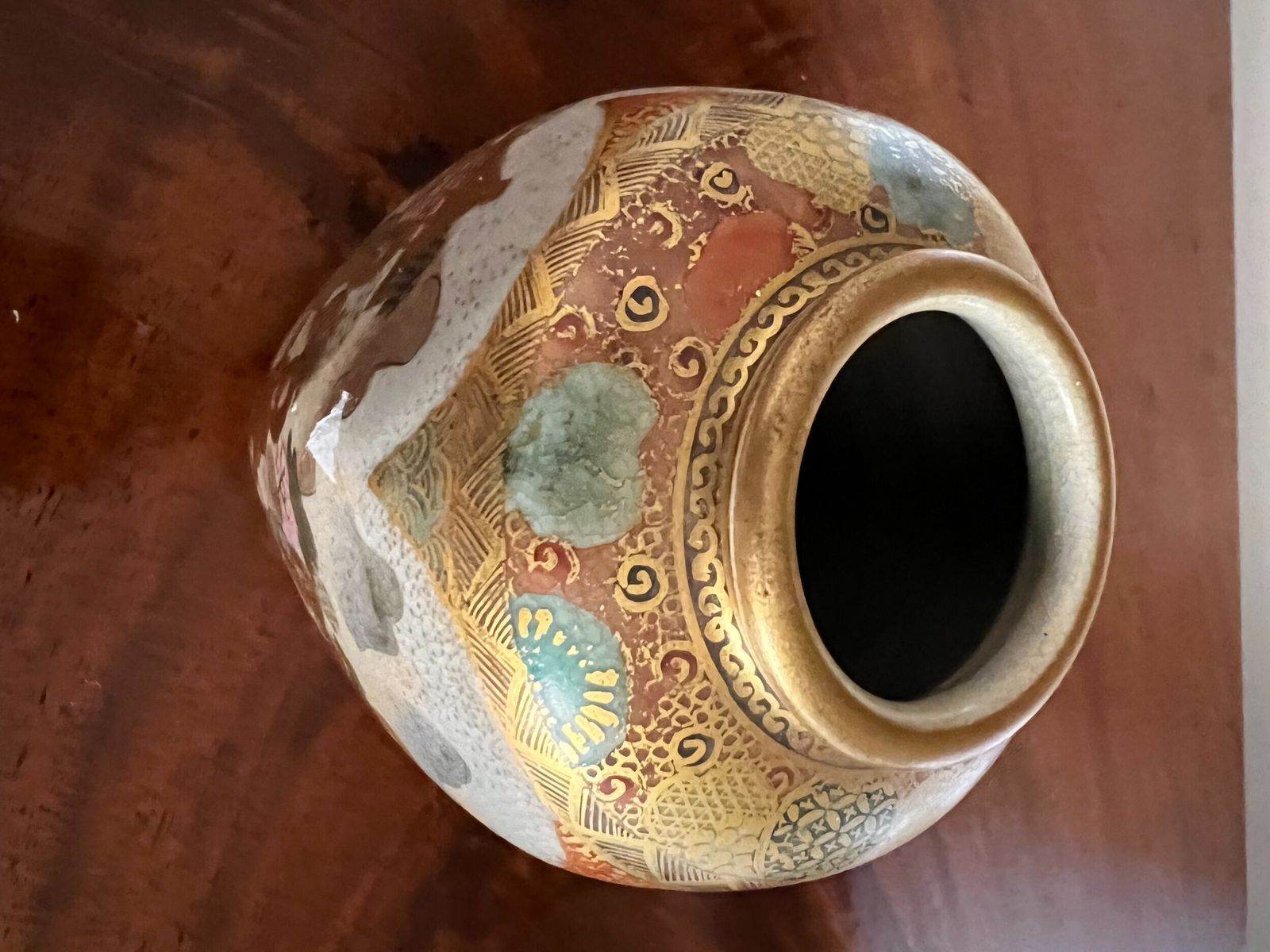 Small Satsuma Vase, Oriental photo vinterior