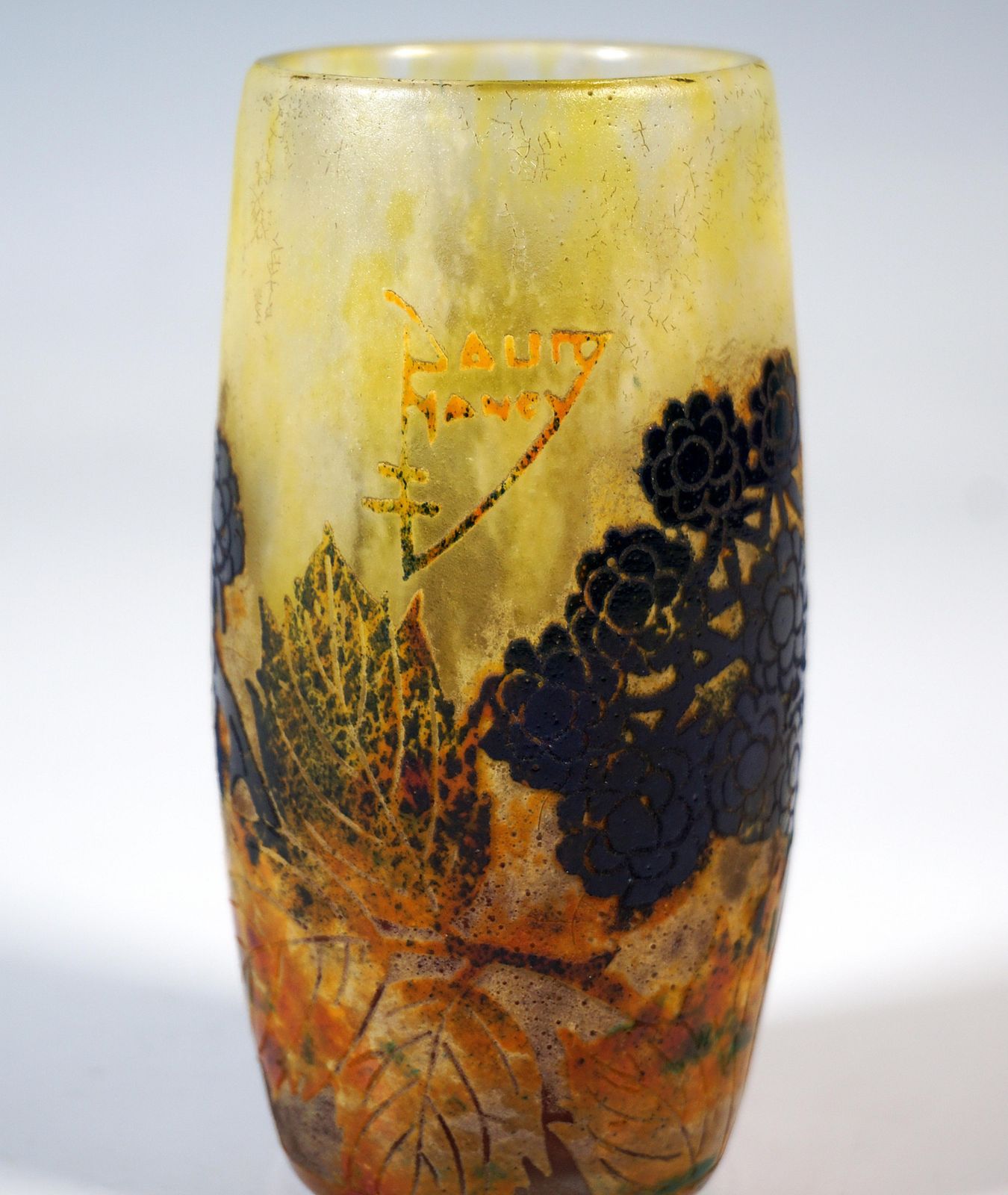 Art Nouveau Cameo Vase 'Mûres Sauvages', Daum Nancy, France, Ca. 1900/1905 photo vinterior