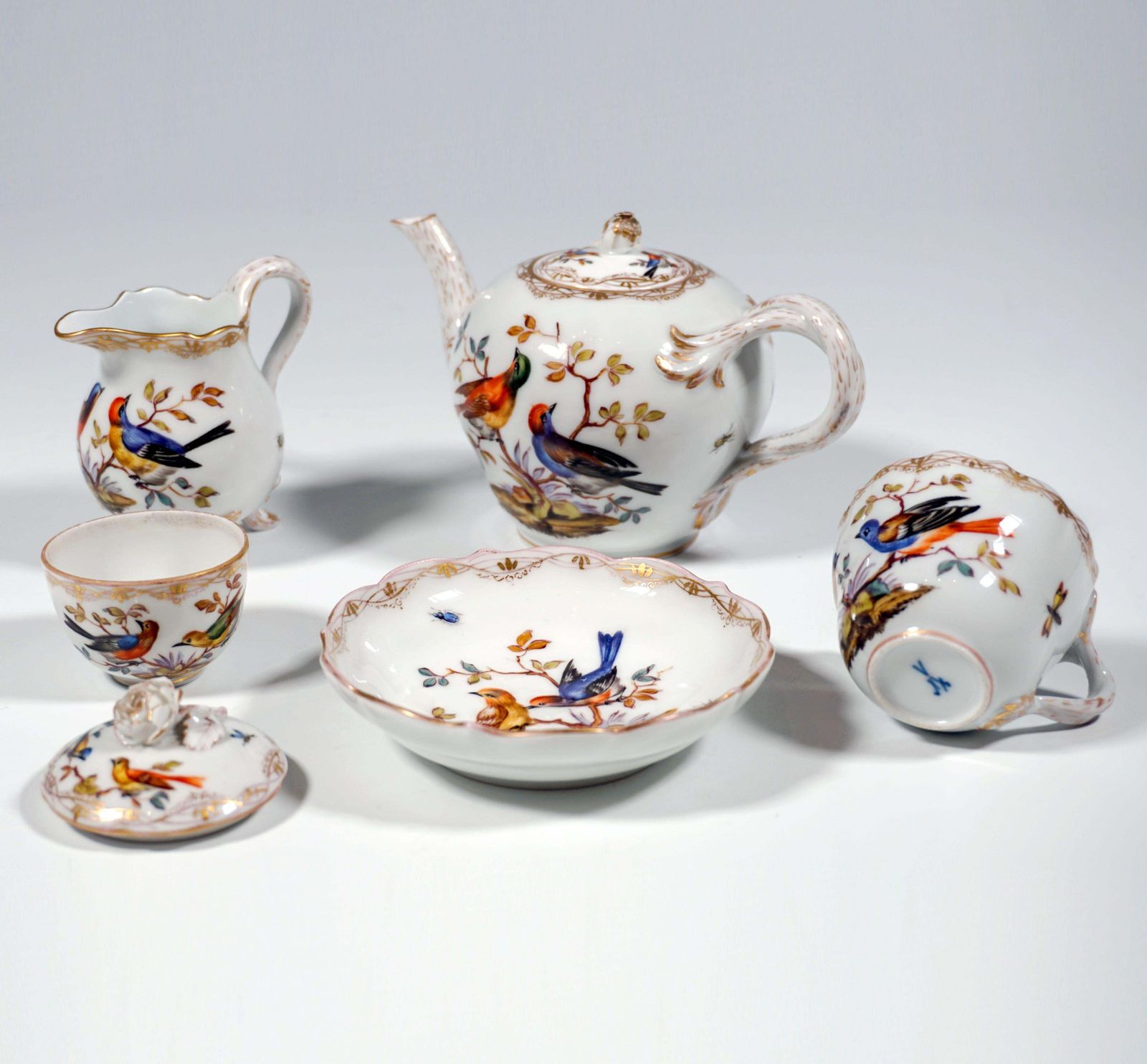 Meissen Tea Solitair, Bird & Insect Painting And Gold, Germany, Circa 1820 photo vinterior