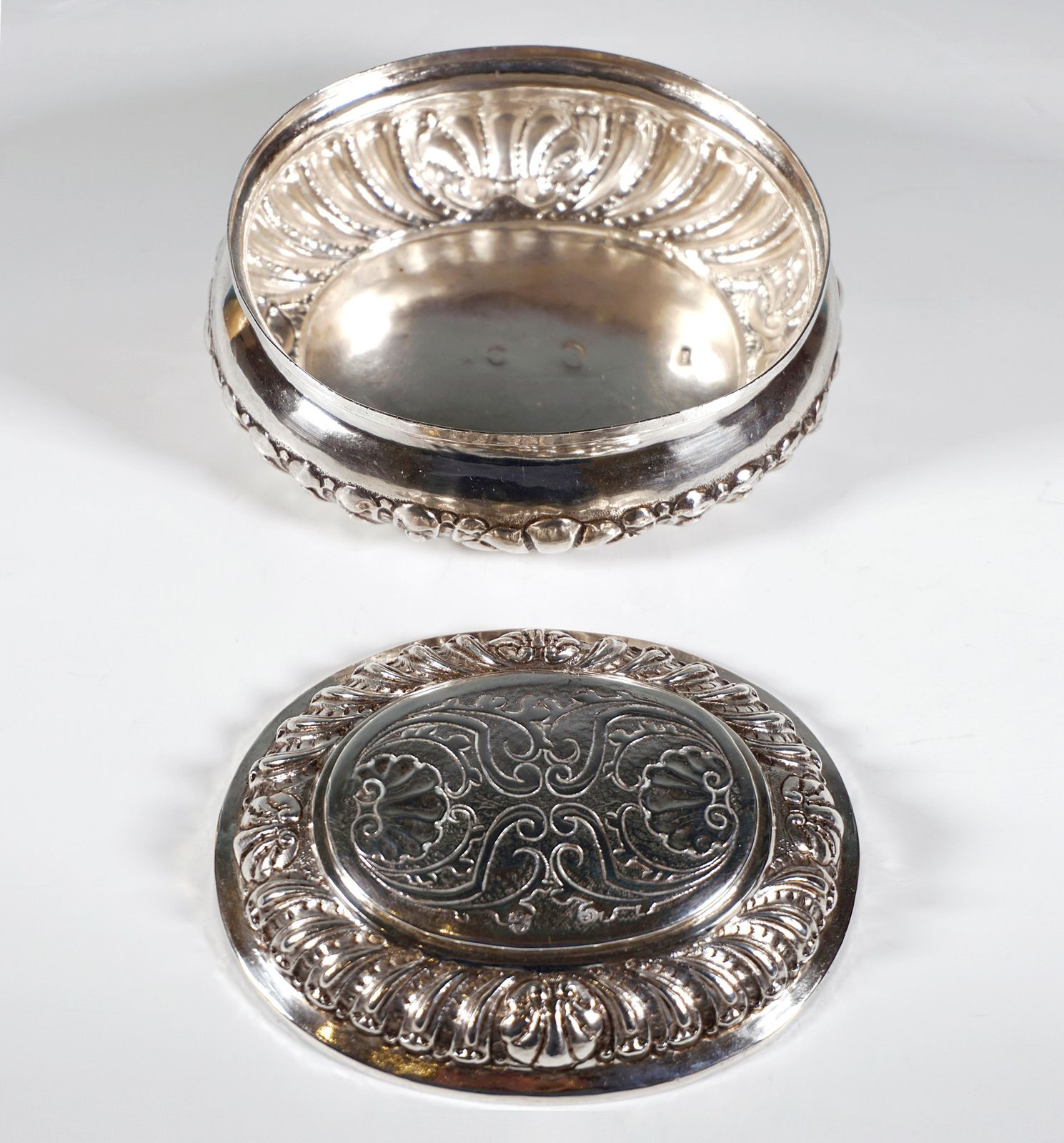 Antique Vienna Baroque Silver Sugar Box, By Zacharias Fayll, 1705/1715 photo 2965.0