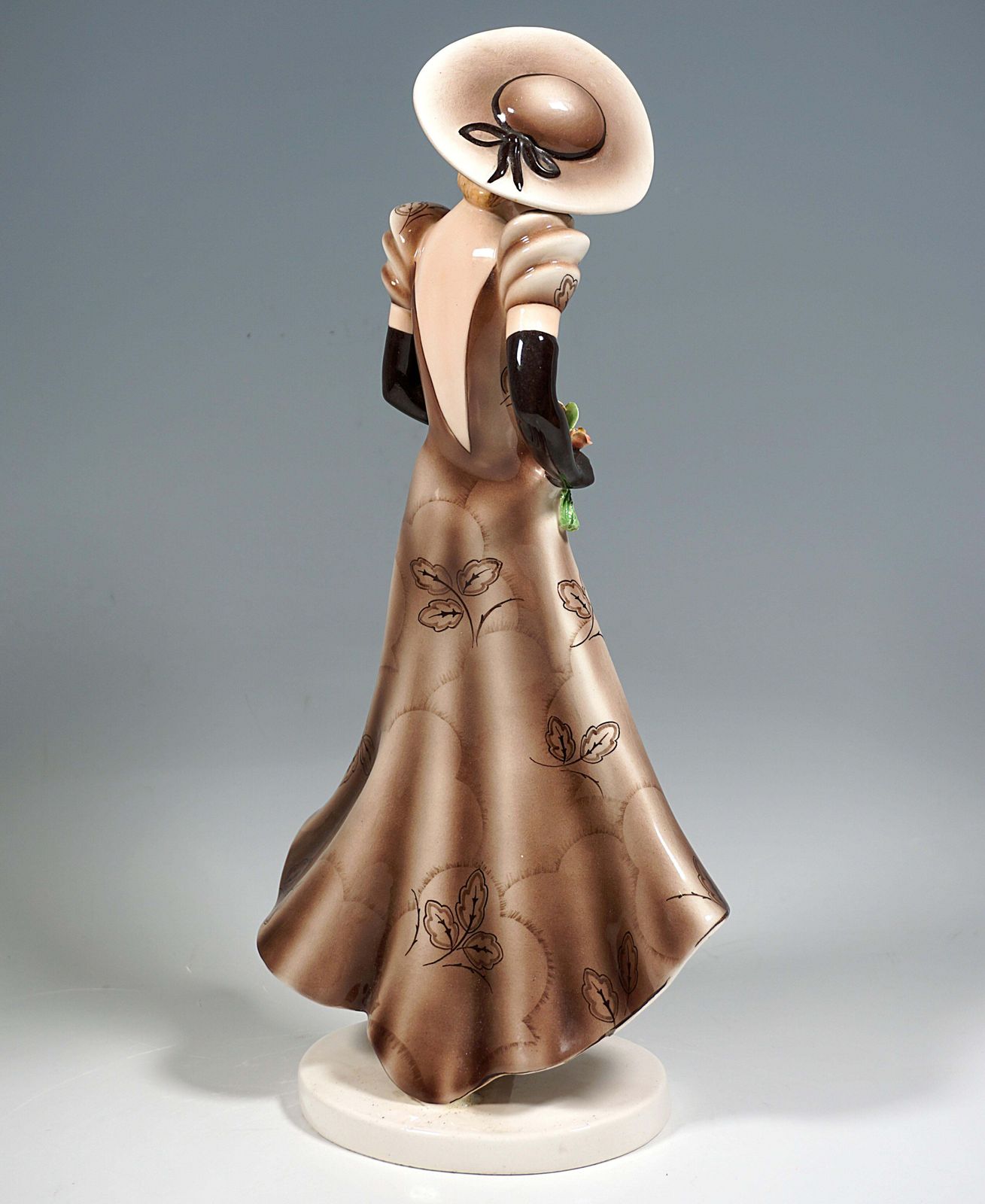 Goldscheider Figurine, Lady With Wide Hat And Roses, By Claire Weiss, Ca 1935 photo for sale