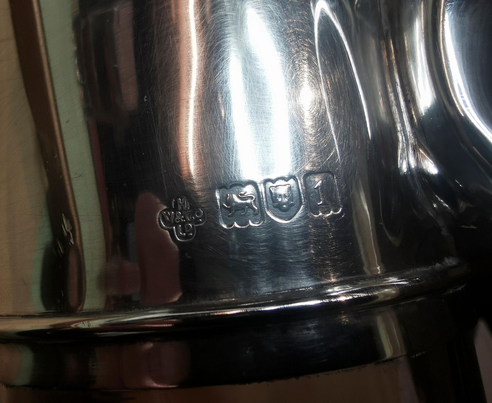 Glass Carafe With Lion & Coat Of Arms Silver Fitting, London, Early 20th Century photo vinterior