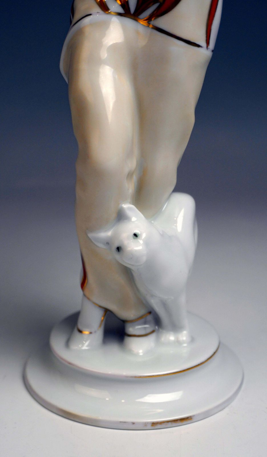 photo furniture Rosenthal Art Déco Figurine Pierrot 'Ash Wednesday' Max Valentin Germany, 1922