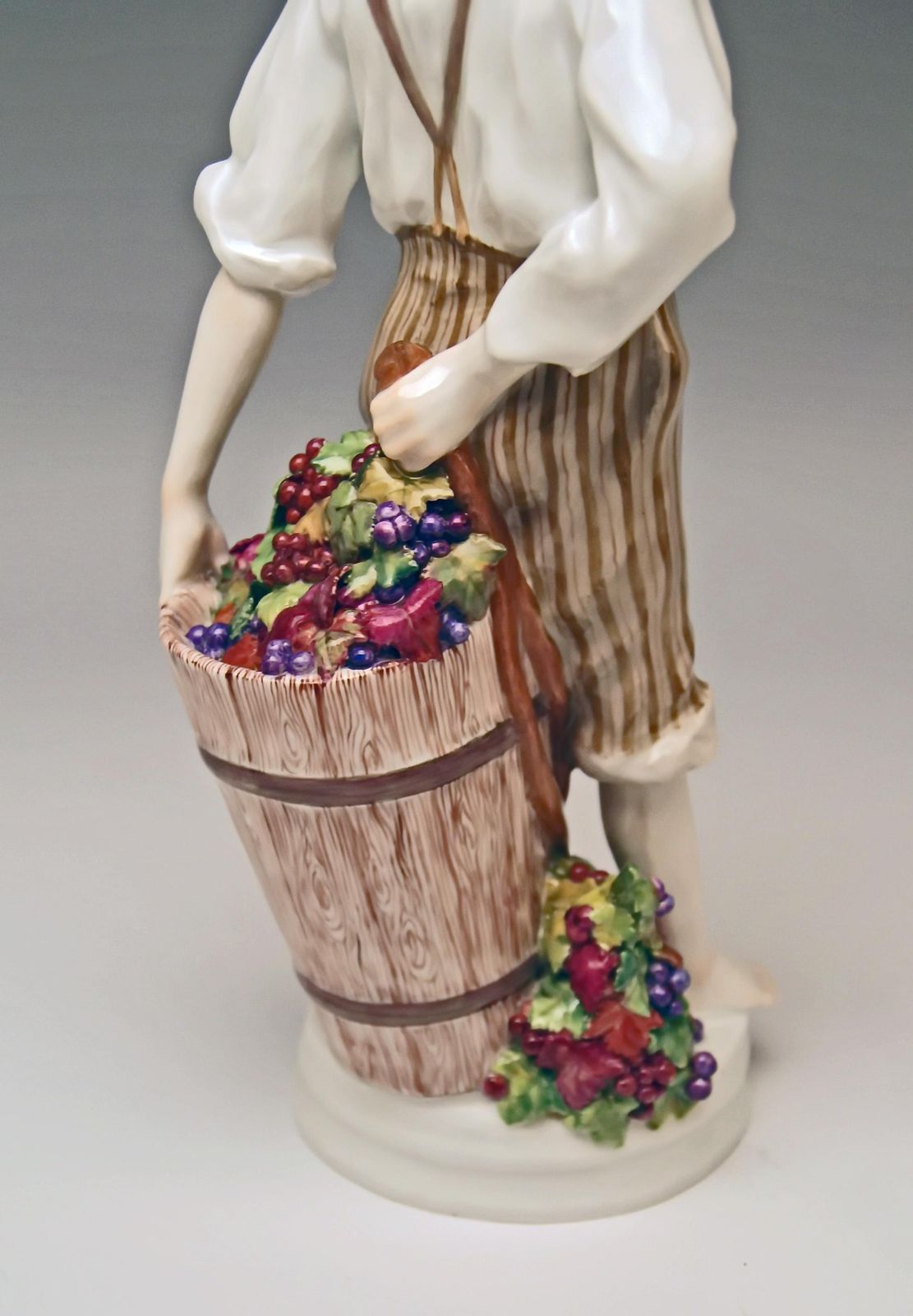 Meissen Boy And Dosser With Winegrapes By Theodore Eichler Model W 129 photo Art