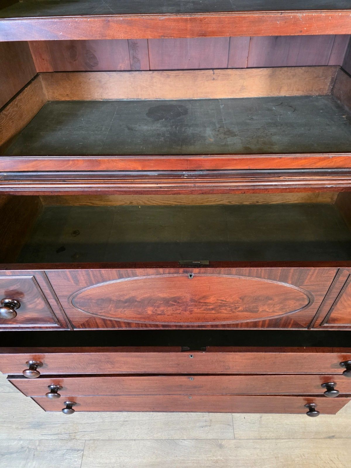 photo vintage Antique Late George 111 Mahogany Linen Press Circa 1800s