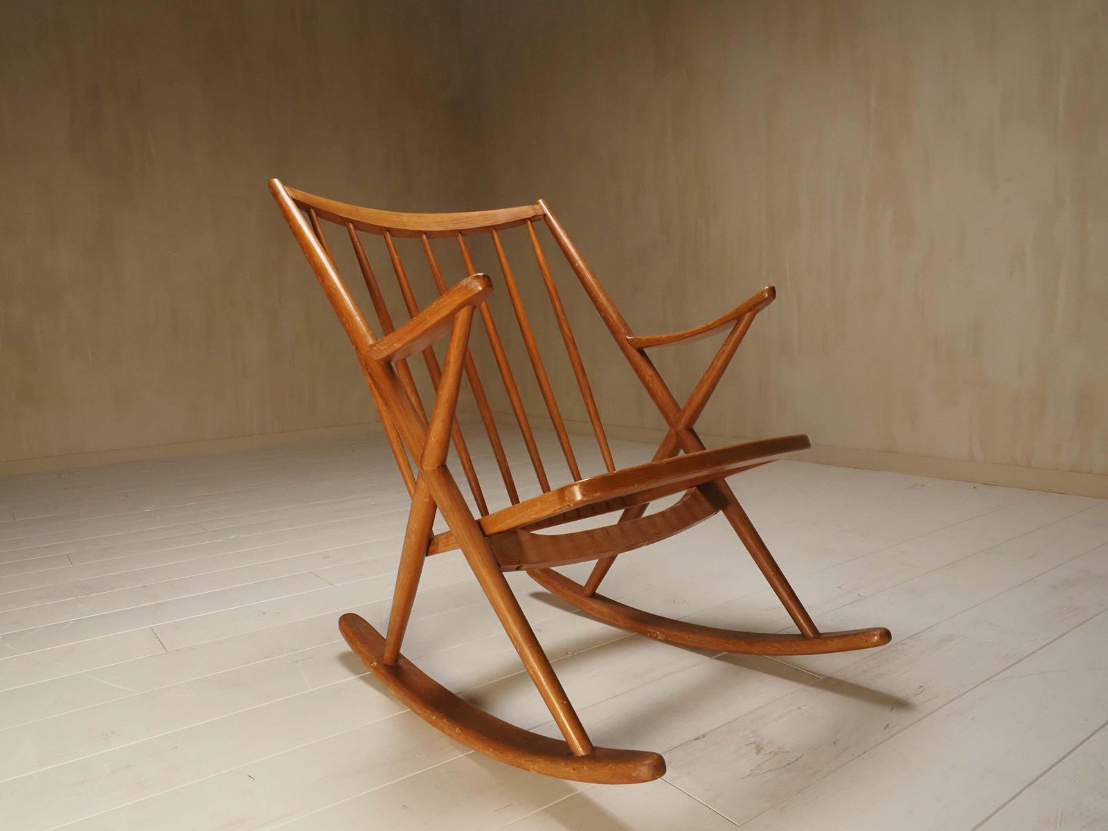 photo vinterior Frank Reenskaug Rocking Chair Model No.182