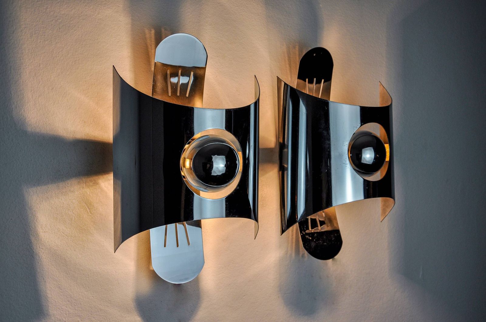 Page 1 Of 12 Pair Of Space Age Wall Lights, Chromed Metal, Italy, 1970 photo vinterior