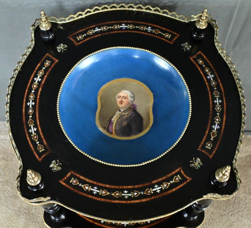 Blackened Wooden Stand, “Portrait Of Louis XVI”, Napoleon III Period – Mid 19th Century photo 1310.0