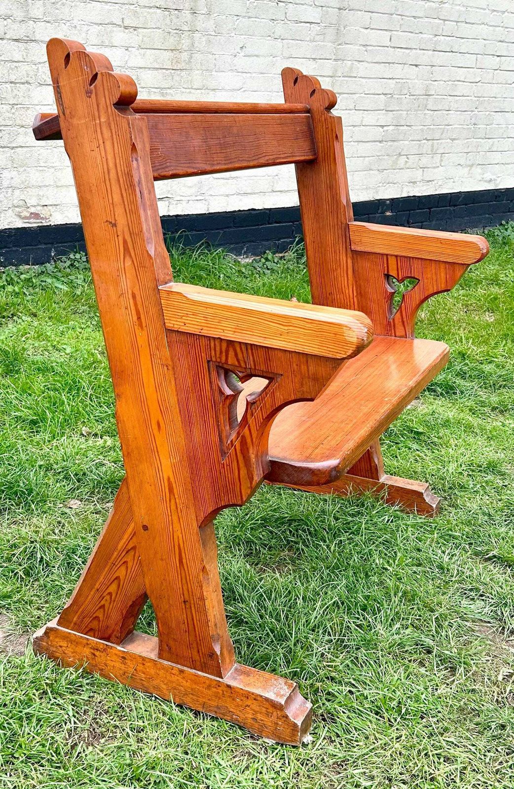 Gothic Victorian Pitch Pine Church Pew Bench Chairs Vintage Industrial Retro Kitchen Seating Gothic Oak Wooden Hall Way Church photo for sale